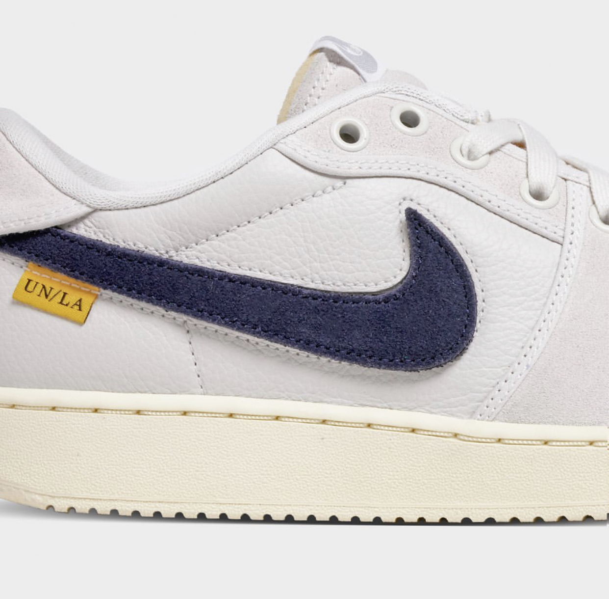 UNION x AIR JORDAN 1 KO LOW “SAIL LEATHER” 米黃皮革可拆卸勾勾