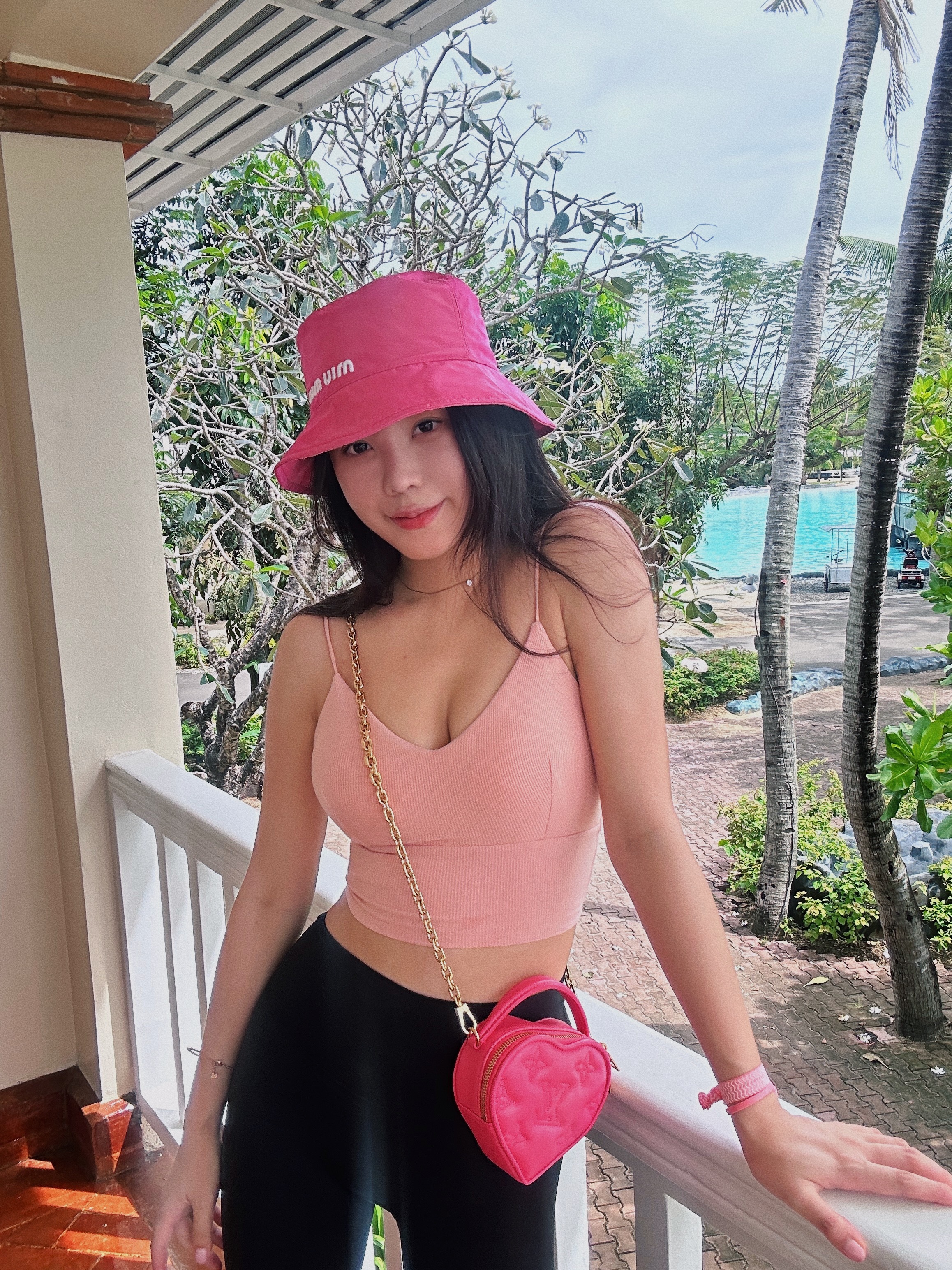 Must 不可缺少 短版胸墊細肩背心