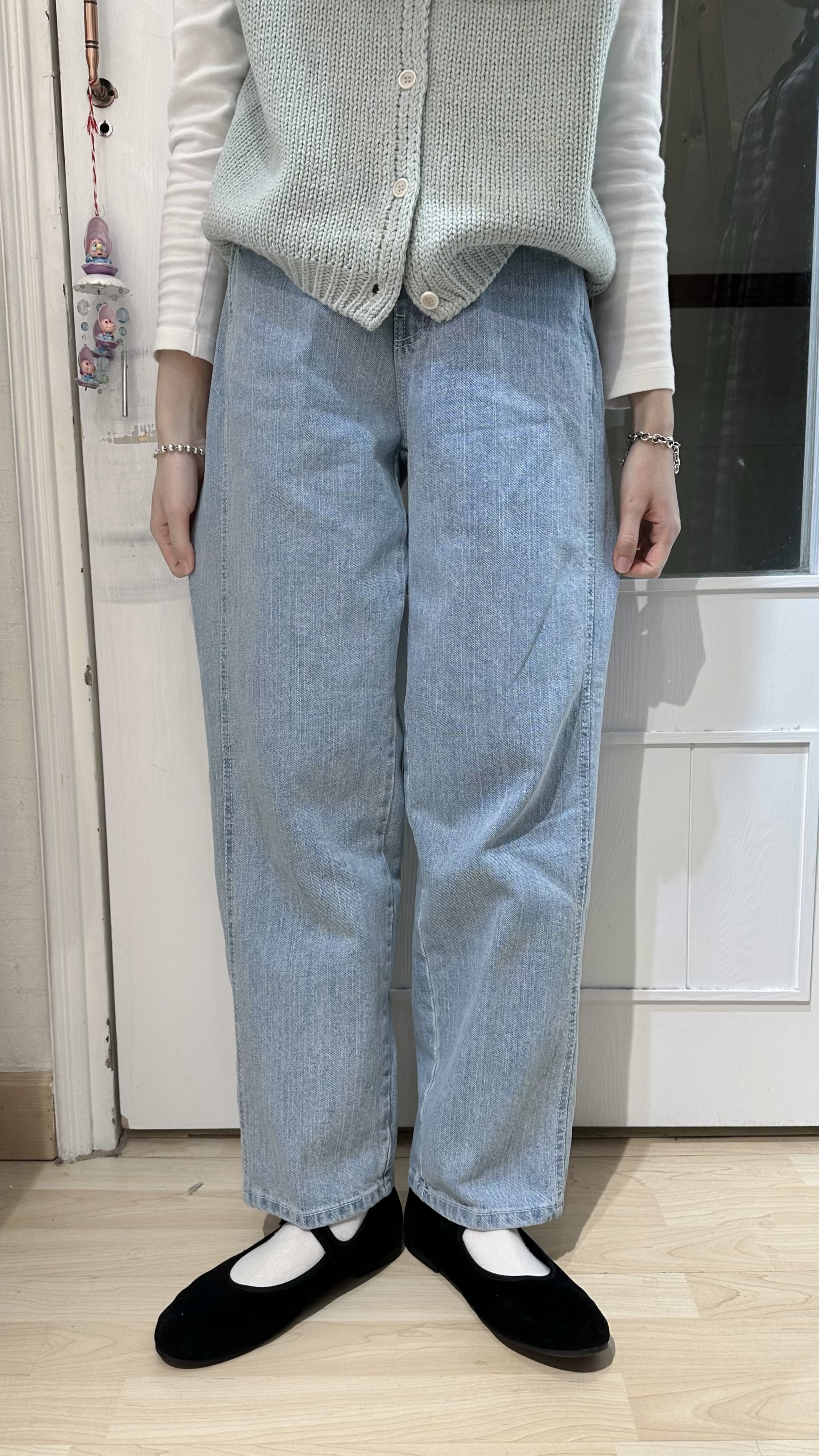 修腳淺色牛仔褲