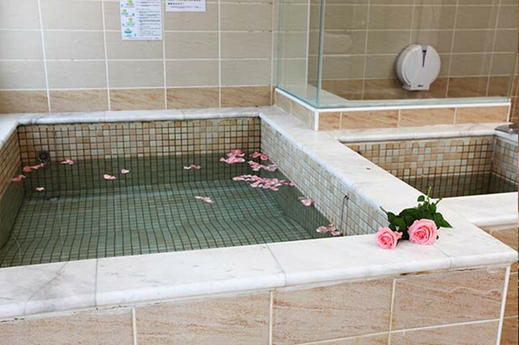 泉世界房內浴池