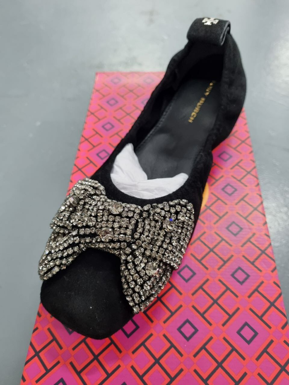 [S] TORY BURCH EMBELLISHED BOW SILK SUEDE,PERFECT BLACK, 141399-012 (STB294)