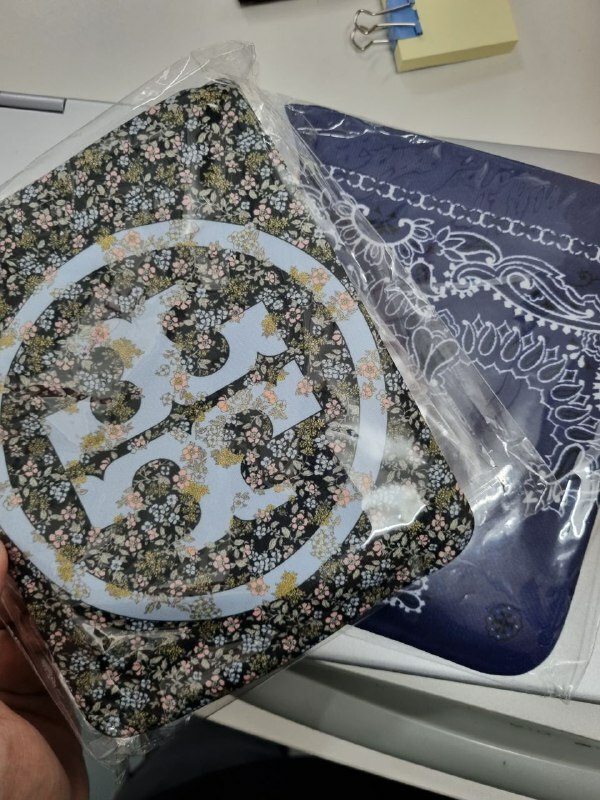 [S] TORY BURCH 3 PACK MASK SET WITH TRAVEL POUCH (Random Design), 192485815627 (STB295)