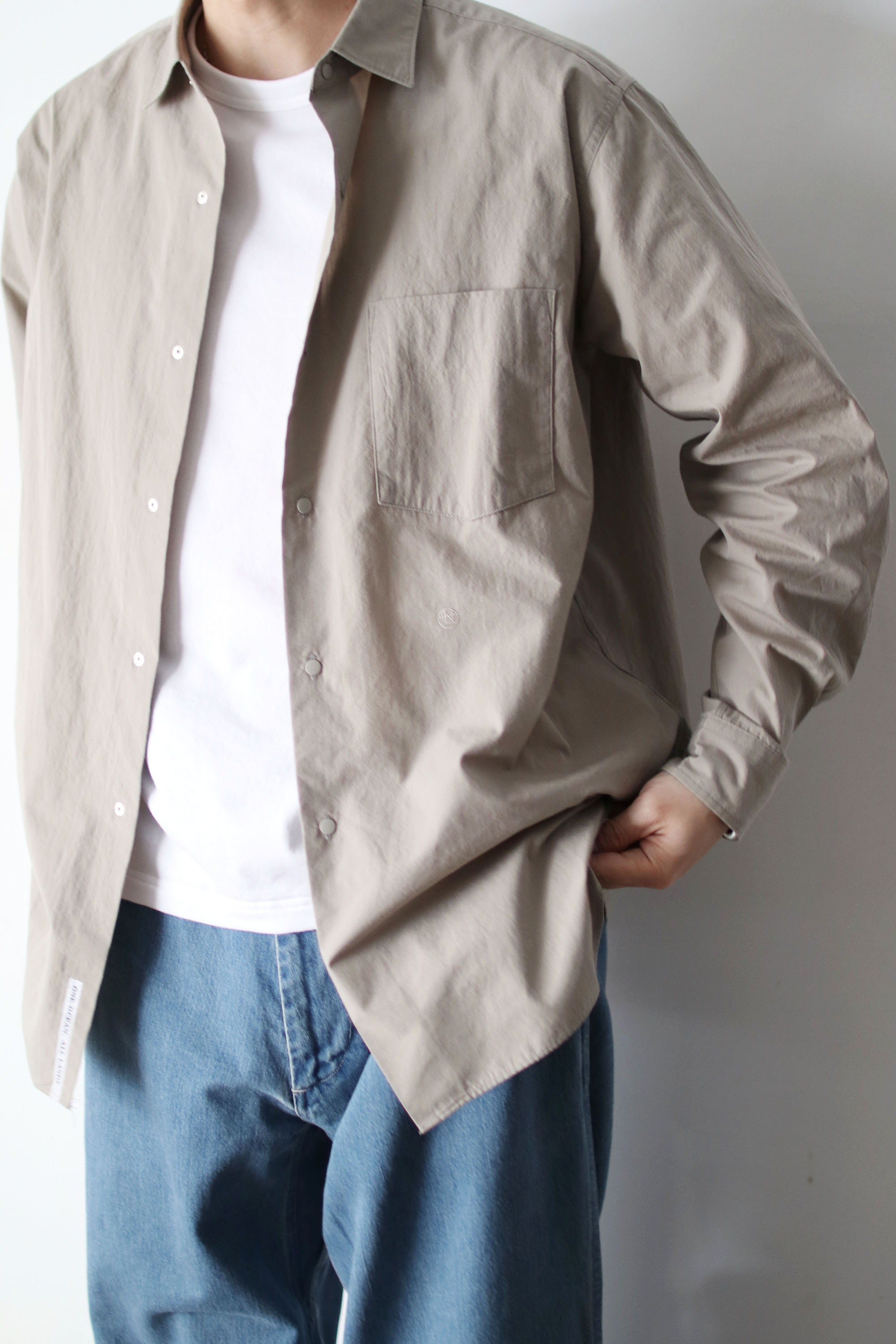 nanamica / Regular Collar Wind Shirt Light Taupe