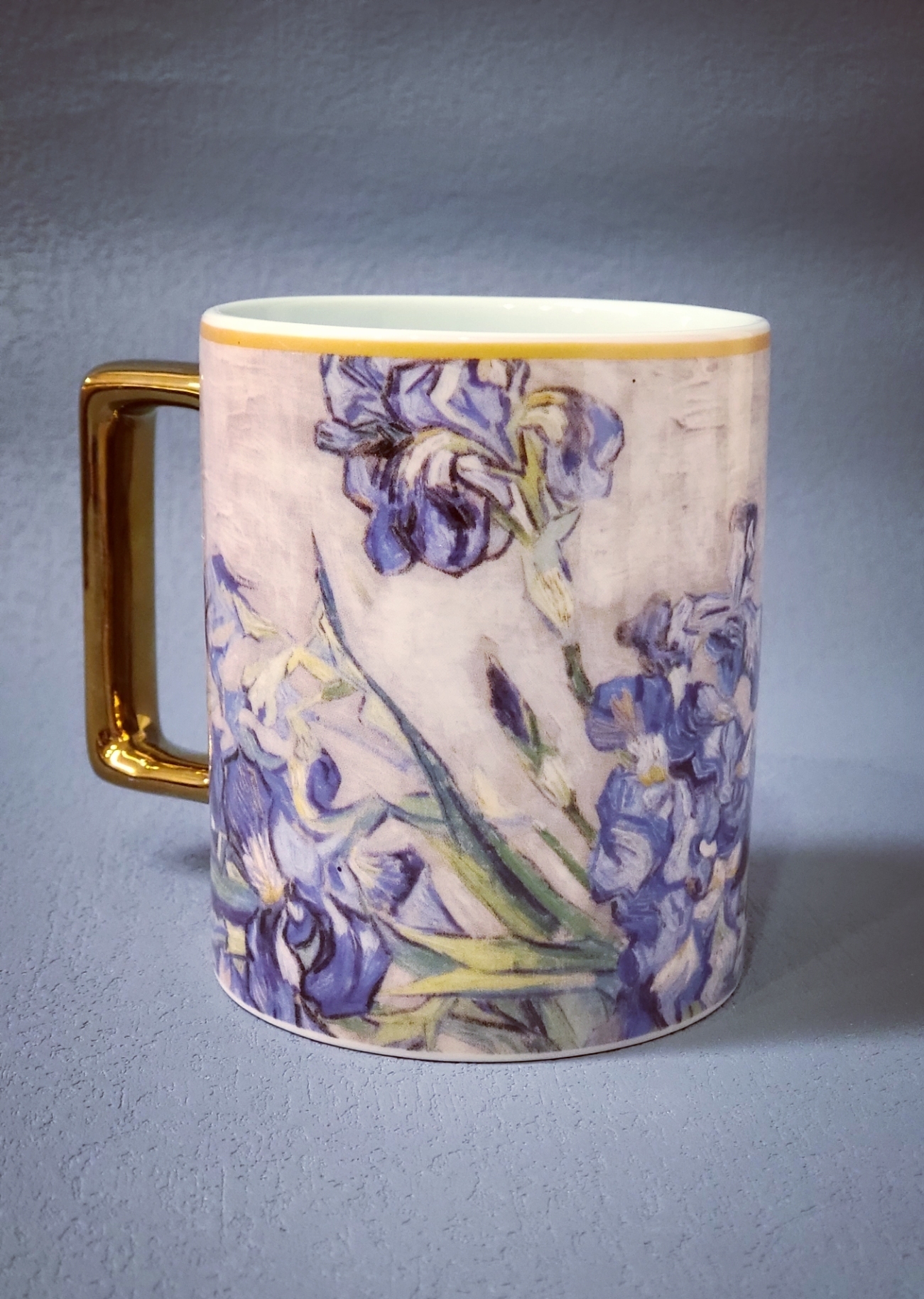 STRAVELING MUZEUM van gogh - irises - coffee mug