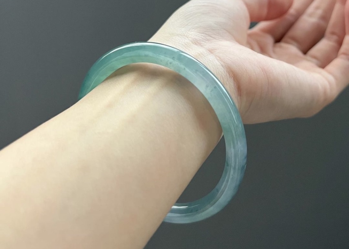 冰湖水綠細圓條