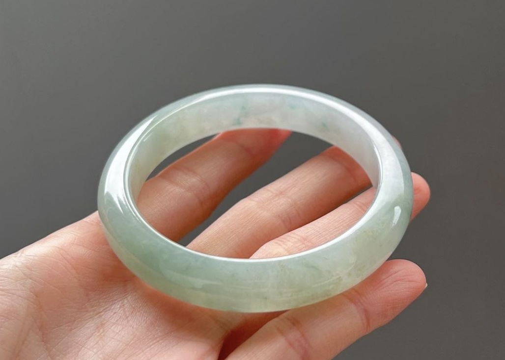 晴底藍飄花正圈