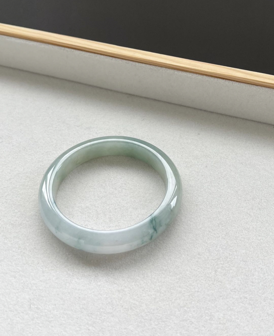 晴底藍飄花正圈