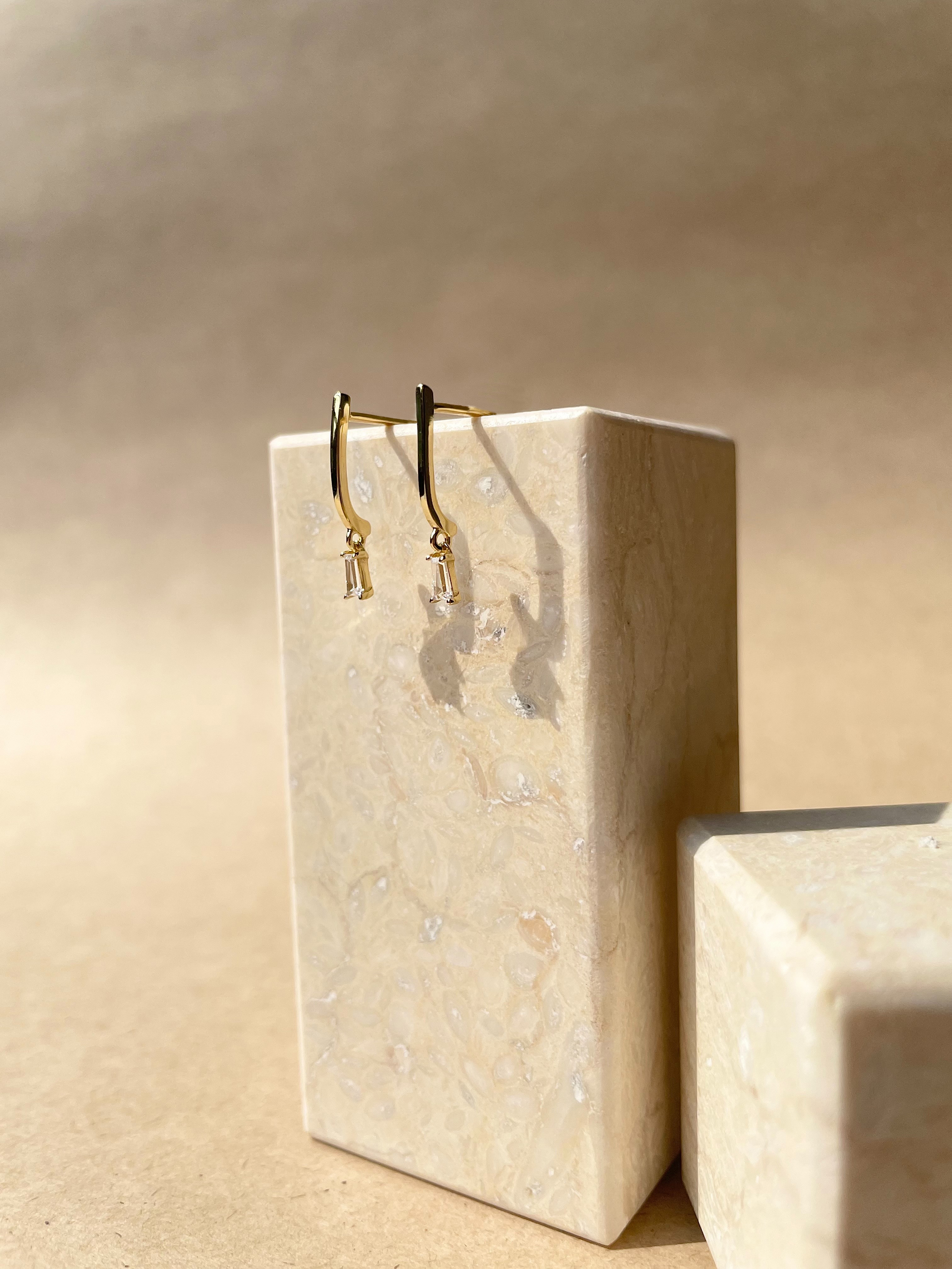 Arc Bar Baguette Zircon Earrings