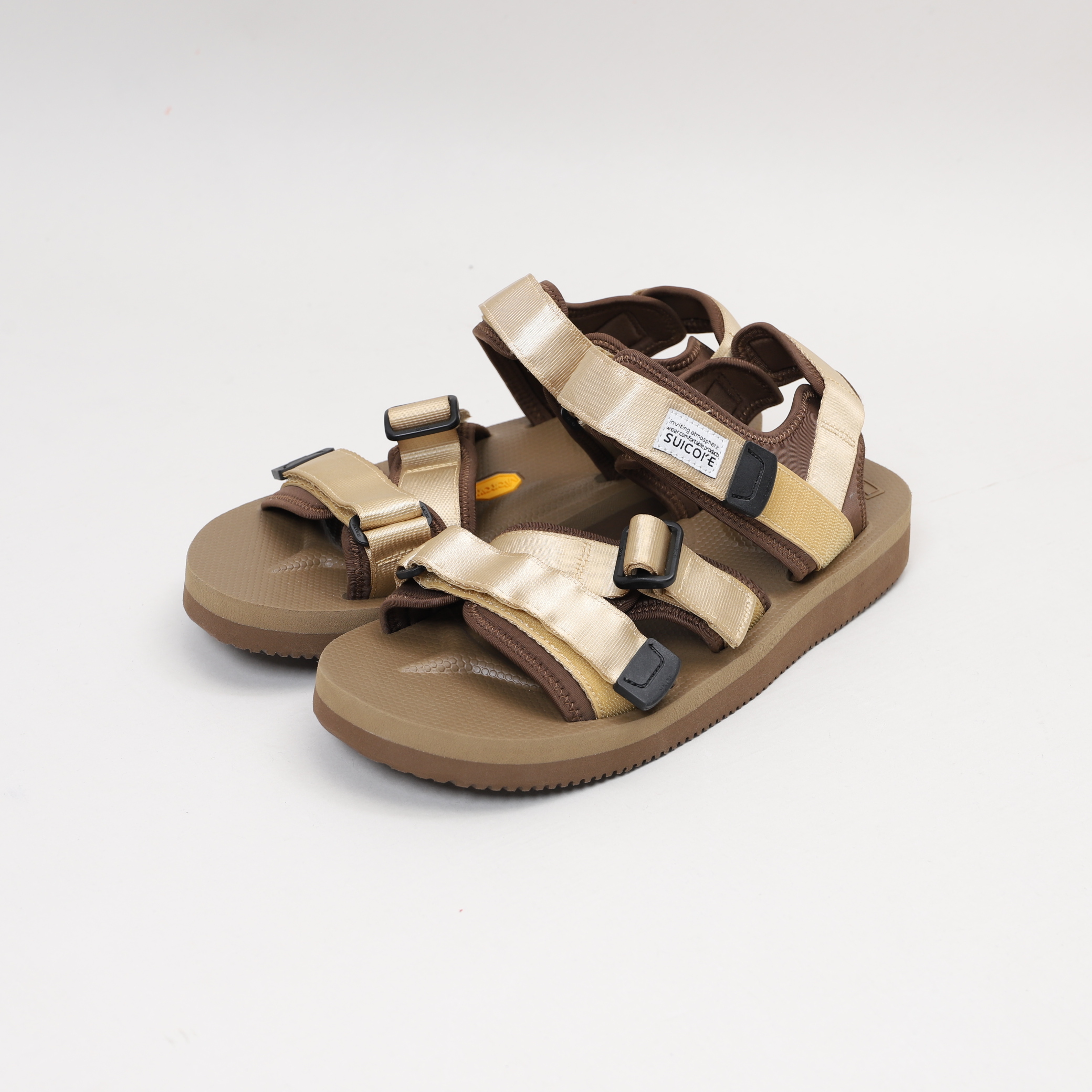 [出清商品售出無退換] [US10/28CM全新展示無盒] SUICOKE KISEE-V OG-044V 沙色 斜帶 涼鞋 魔鬼氈 VIBRAM 黃金大底【SK044VTN10】