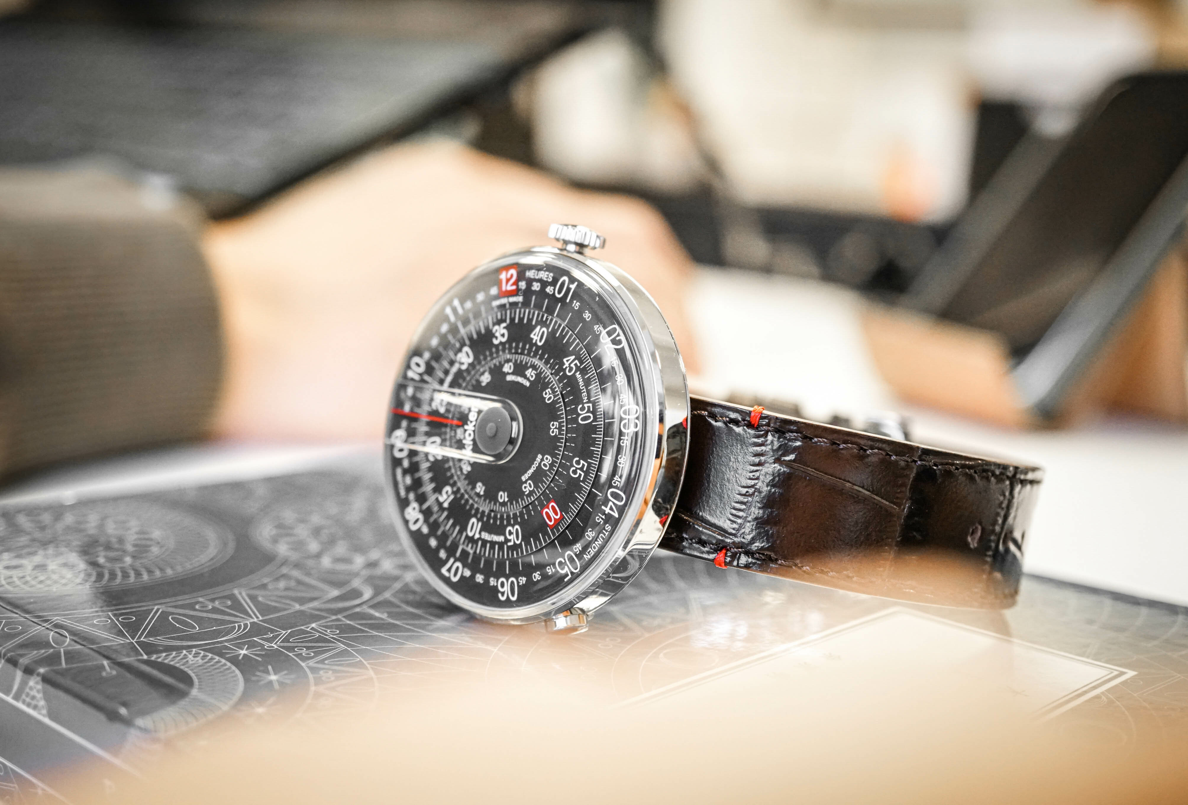 KLOK-01-D8 深灰色錶頭+皮革錶帶搭配摺疊錶扣