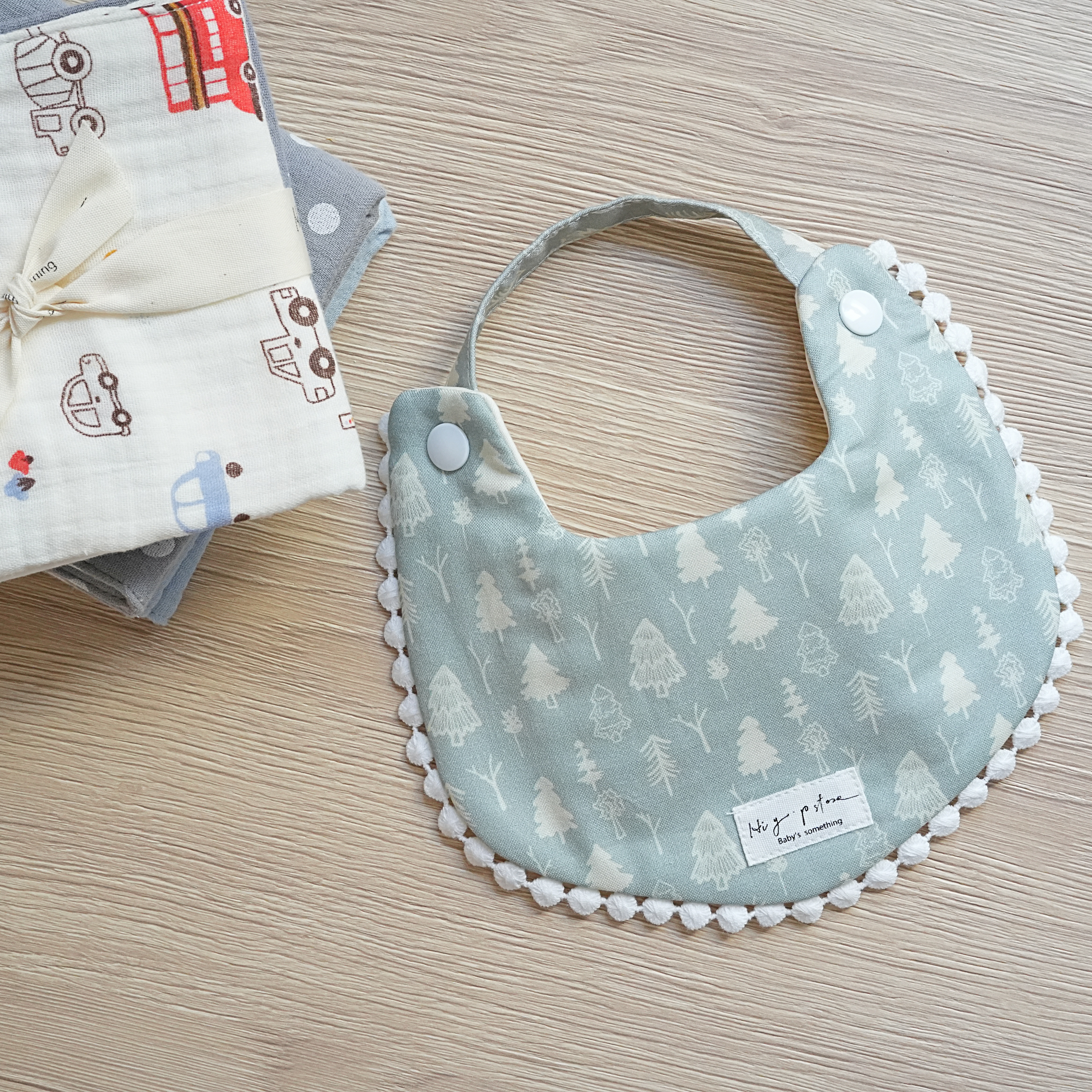 Hi Y.P store-手作圍兜-雪松森林