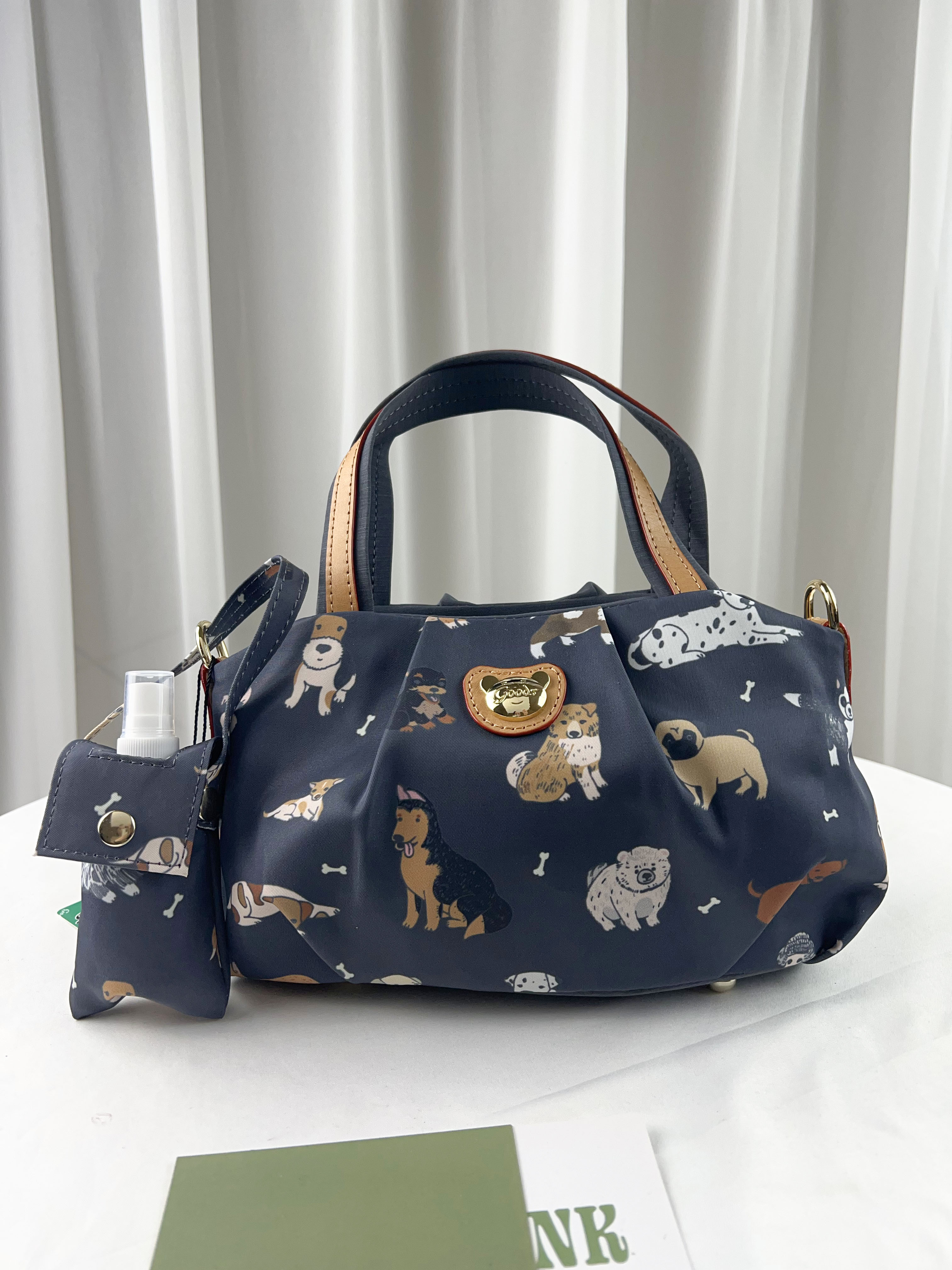 GOODS 灰色狗狗尼龍防潑水手提包 / 側背包 附酒精保護套+酒精瓶 #2218