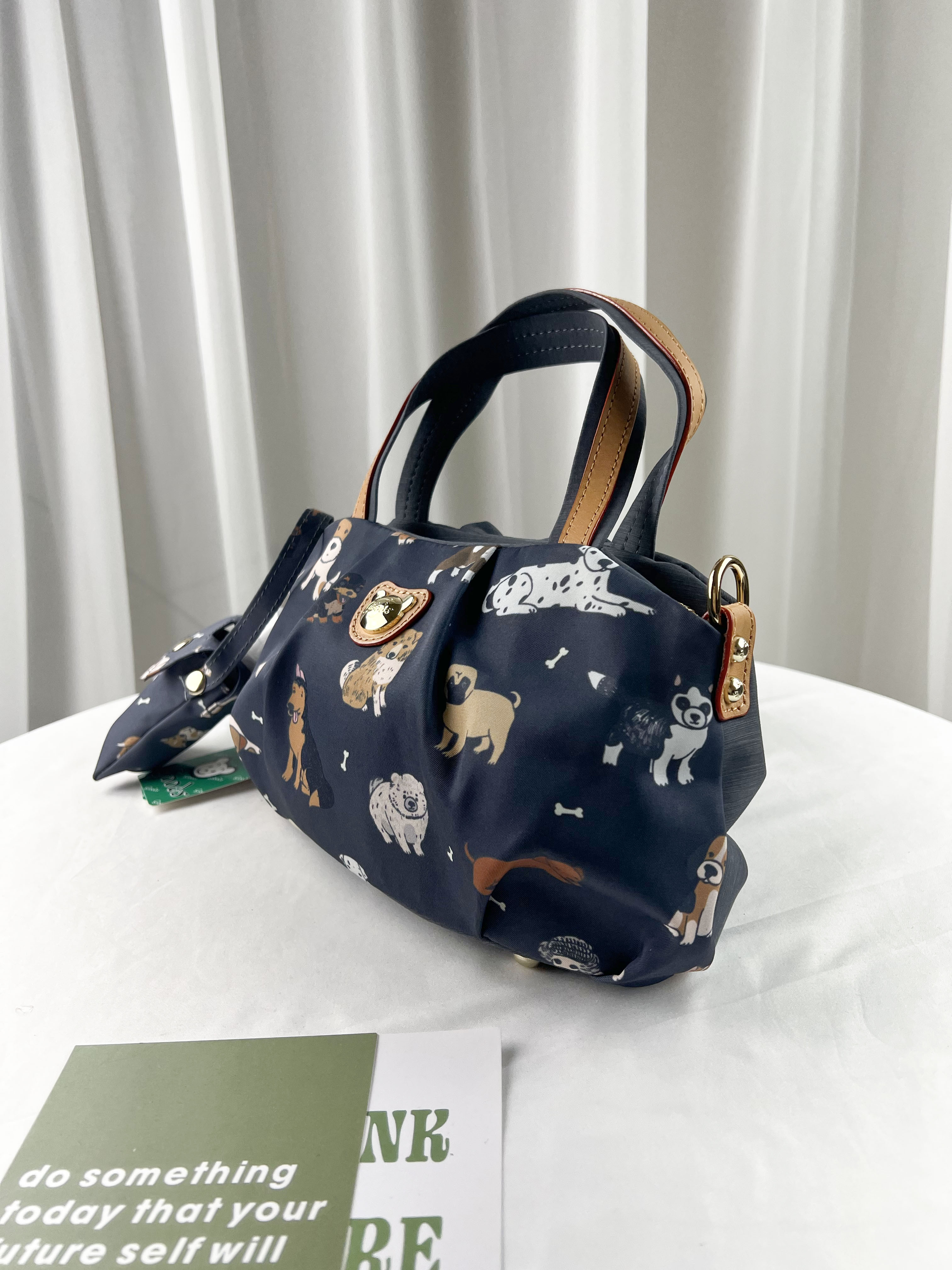 GOODS 灰色狗狗尼龍防潑水手提包 / 側背包 附酒精保護套+酒精瓶 #2218