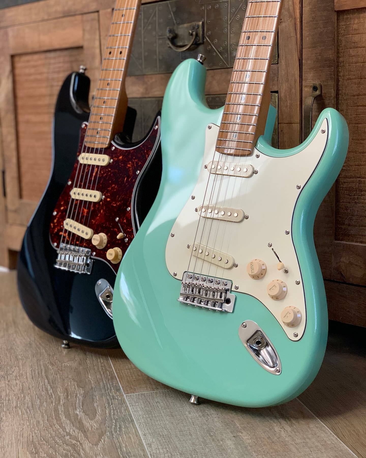 JET 300系列 Stratocaster SSS 單單單小搖座 22格 電吉他 烤楓木 | JS-300 BK 黑色 / JS-300 OW 白色 / JS-300 SB 漸層色 / JS-300 BL 藍色