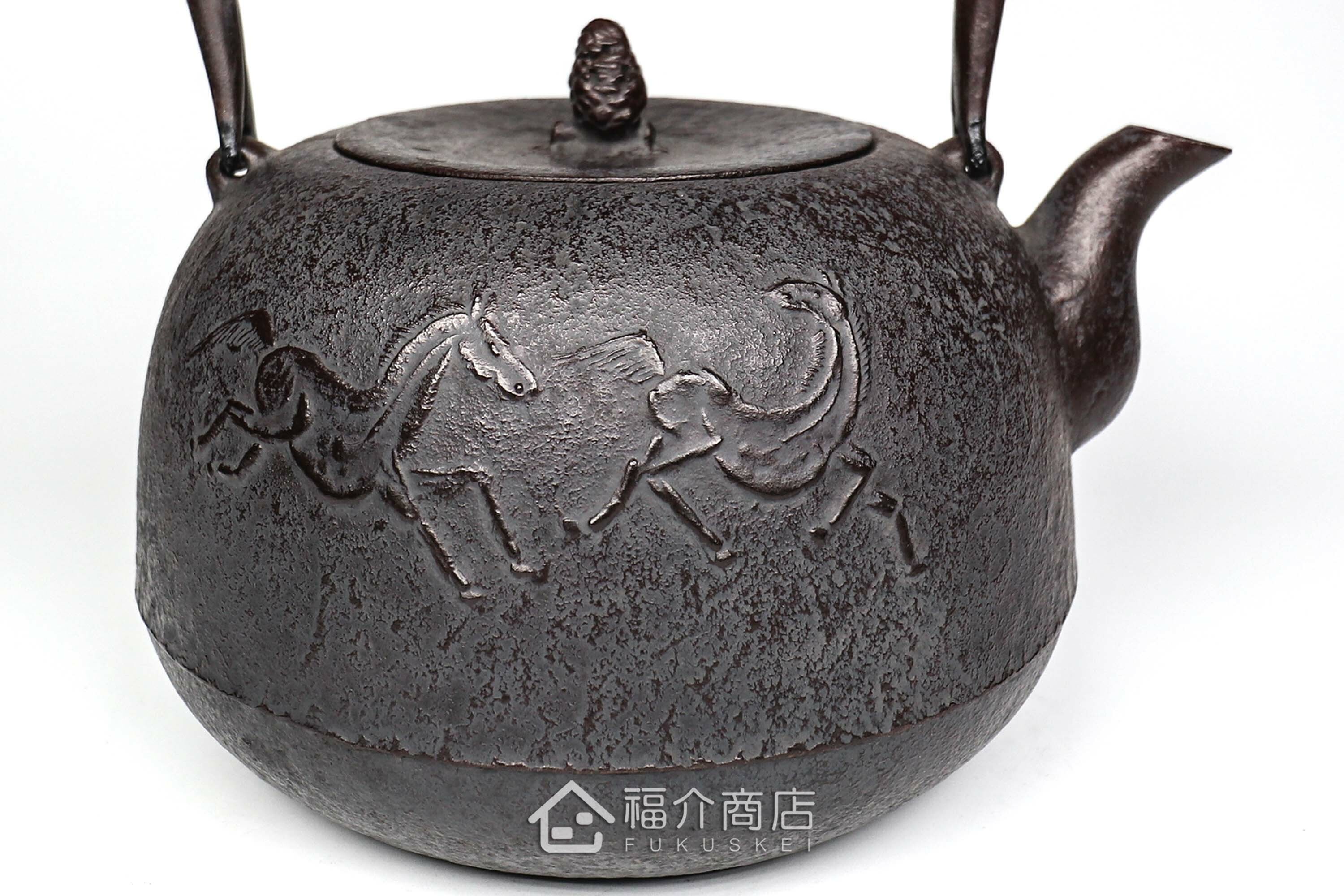 齊峰及川齊所製作的日本鐵壺,壺身設計馬紋
