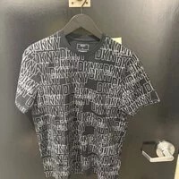 [S] DKNY ALL OVER LOGO OUTLINE TEE,BLACK, M3210416-BLK (SD402)