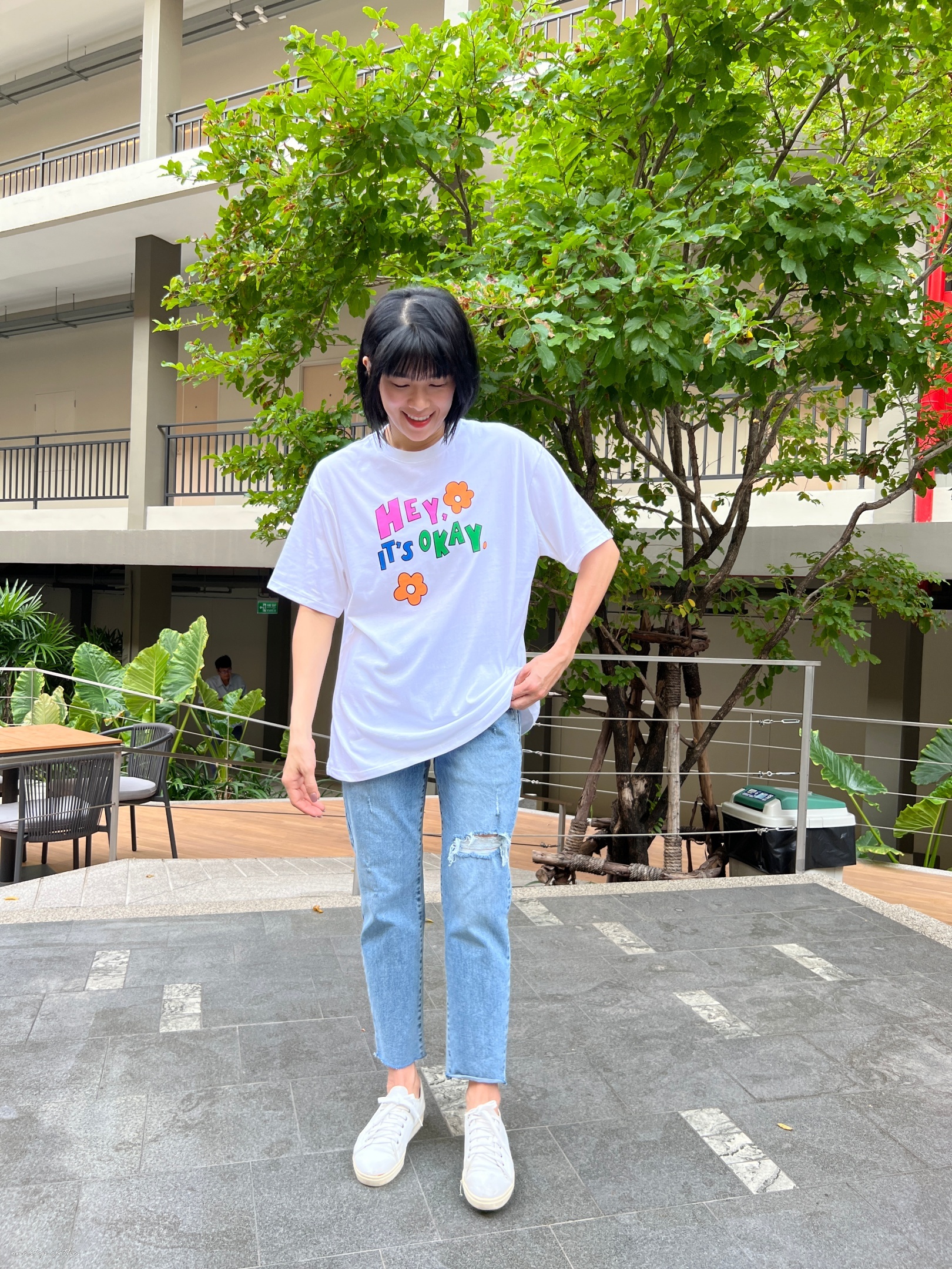 泰國彩色OKAY花朵T (白)