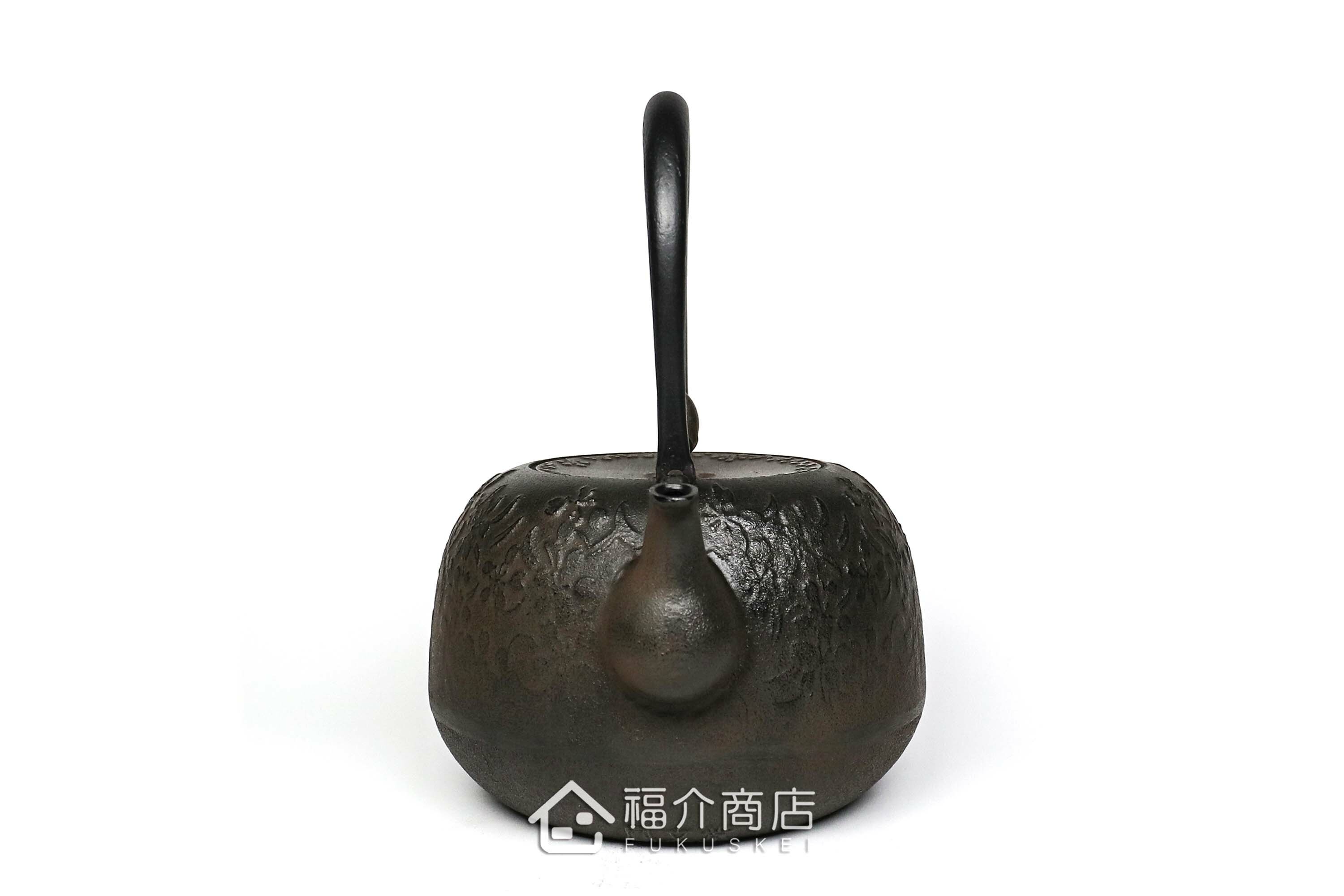 鳳文堂所製作的日本鐵壺,壺身設計櫻花圖紋