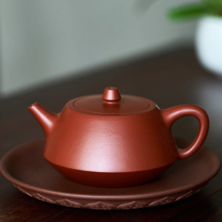 【婉悅】-- 設計上構思巧妙。配以溫潤泥色，更是大方得體。