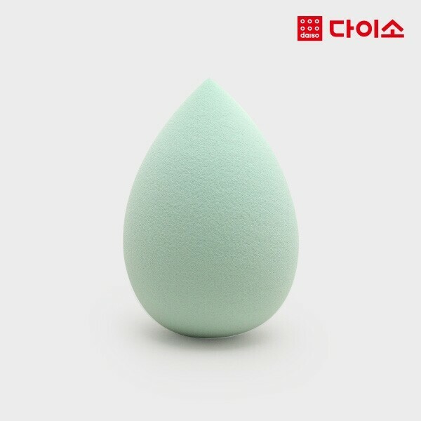 DAISO Foundation Blending Puff - Water Drop Type (Color Random) 1024921