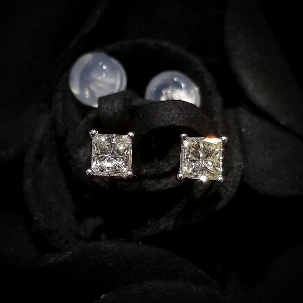 全新18K白金【主石58份方形鑽石】耳環