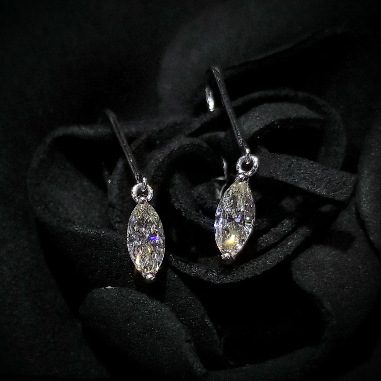 全新18K白金【主石64份欖尖形鑽石】吊耳環