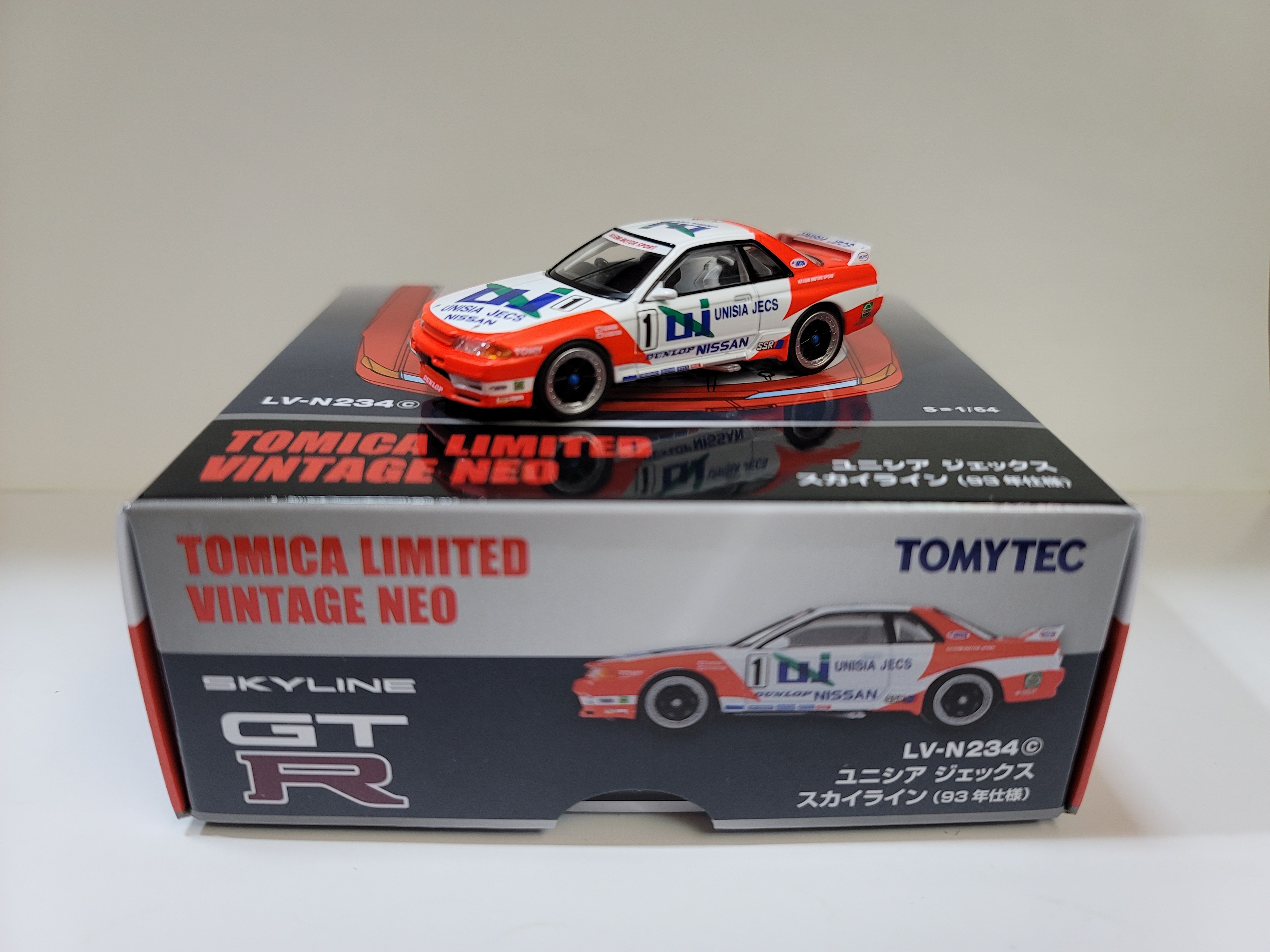 Tomytec 1/64 LV-N234c Unisia Jecs Skyline (93 spec)