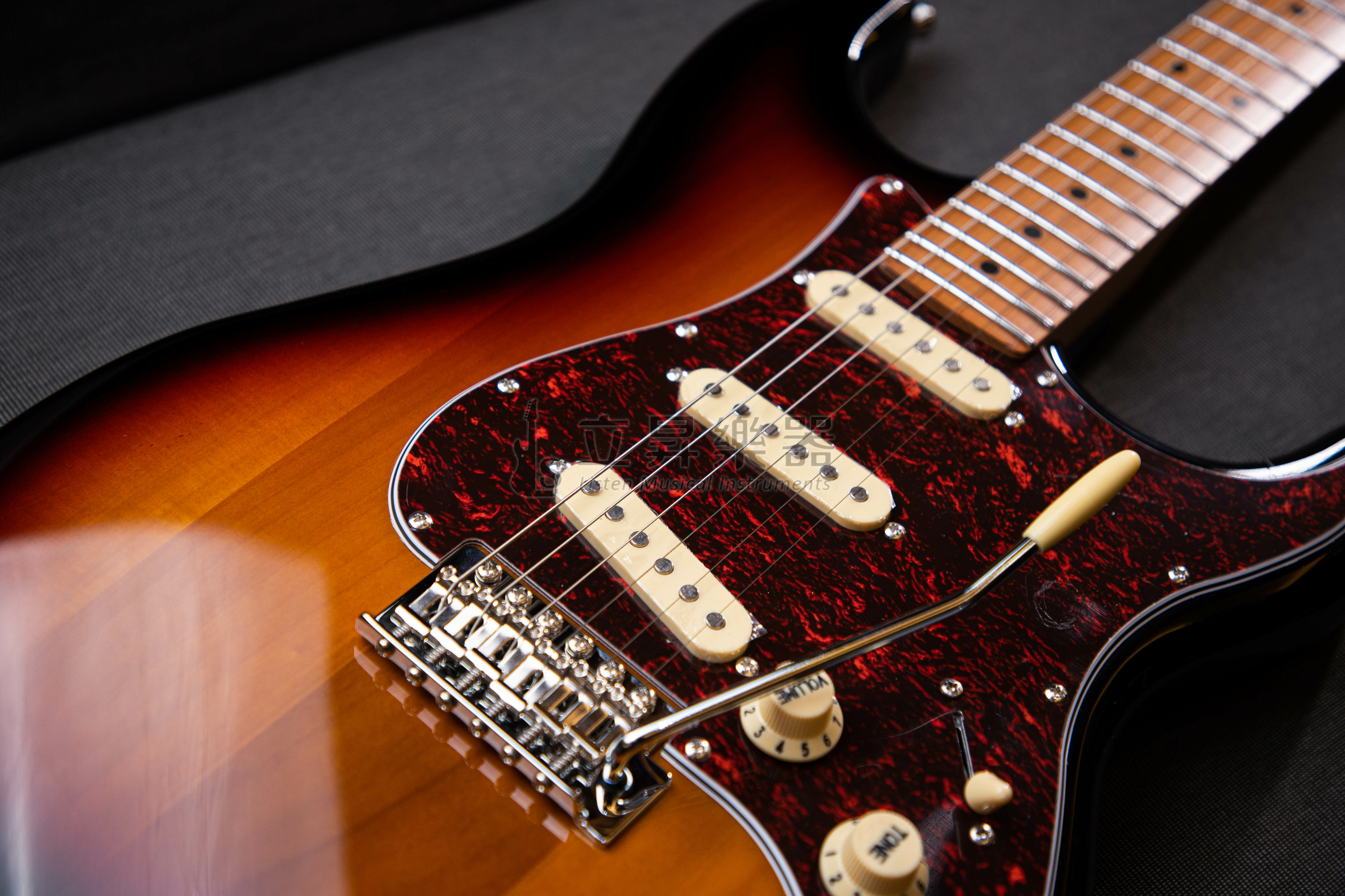 JET 300系列 Stratocaster SSS 單單單小搖座 22格 電吉他 烤楓木 | JS-300 BK 黑色 JET 300系列 Stratocaster SSS 單單單小搖座 22格 電吉他 烤楓木 | JS-300 BK 黑色 / JS-300 OW 白色 / JS-300 SB 漸層色 / JS-300 BL 藍色 第 4 張圖片｜三峽吉他 / Bass