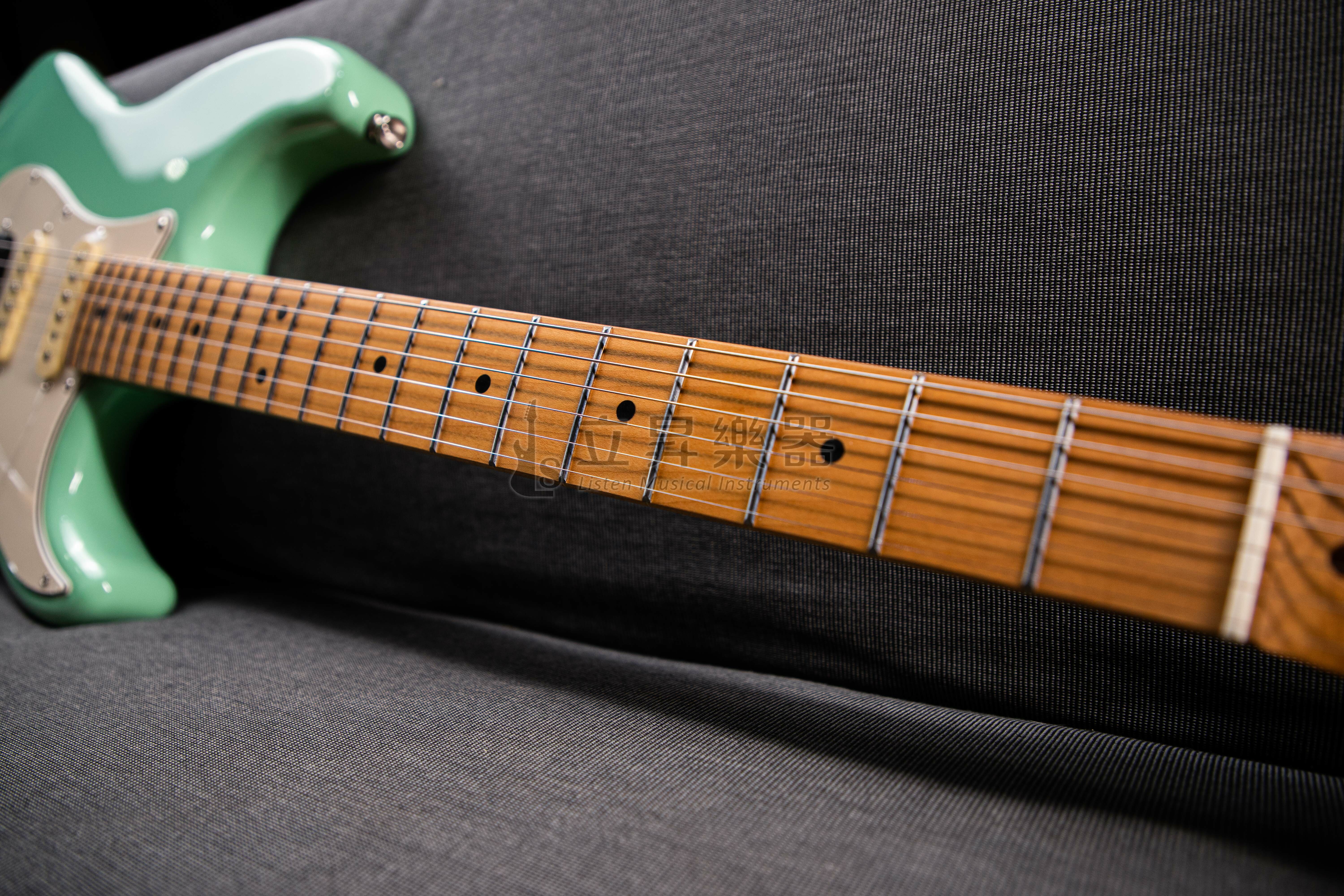 JET 400系列 Stratocaster HSS 單單雙小搖座 22格 電吉他 烤楓木 | JS-400 OW 白色 JET 400系列 Stratocaster HSS 單單雙小搖座 22格 電吉他 烤楓木 | JS-400 OW 白色 / JS-400 SFG 湖水綠色 / JS-400 VYW 淺黃色 / JS-400 PK-R 貝殼粉色 / JS-400 BKG 黑金色 第 3 張圖片｜三峽吉他 / Bass