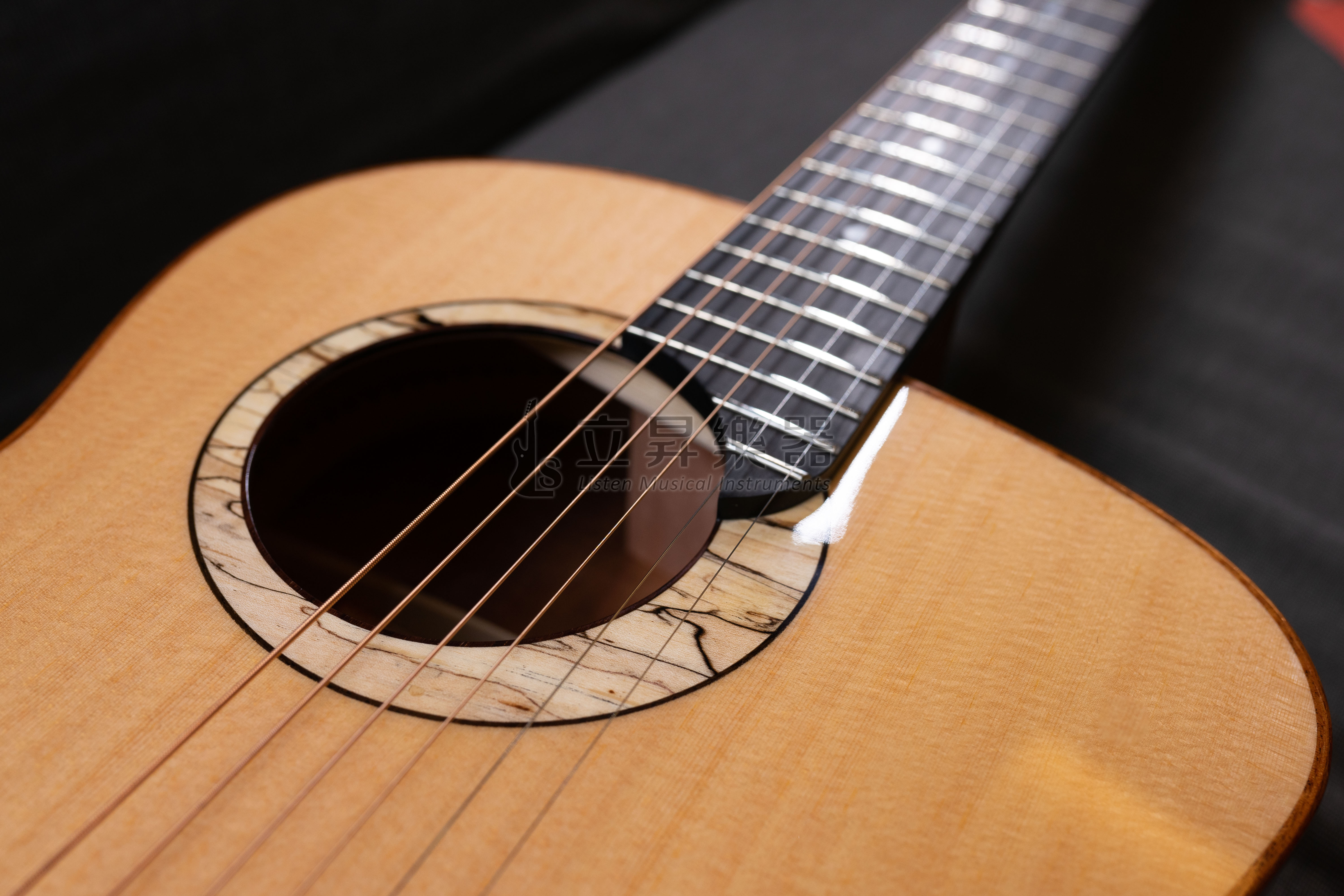 aNueNue L100 41吋 西加雲杉木 全單木吉他 附豪華加厚琴袋