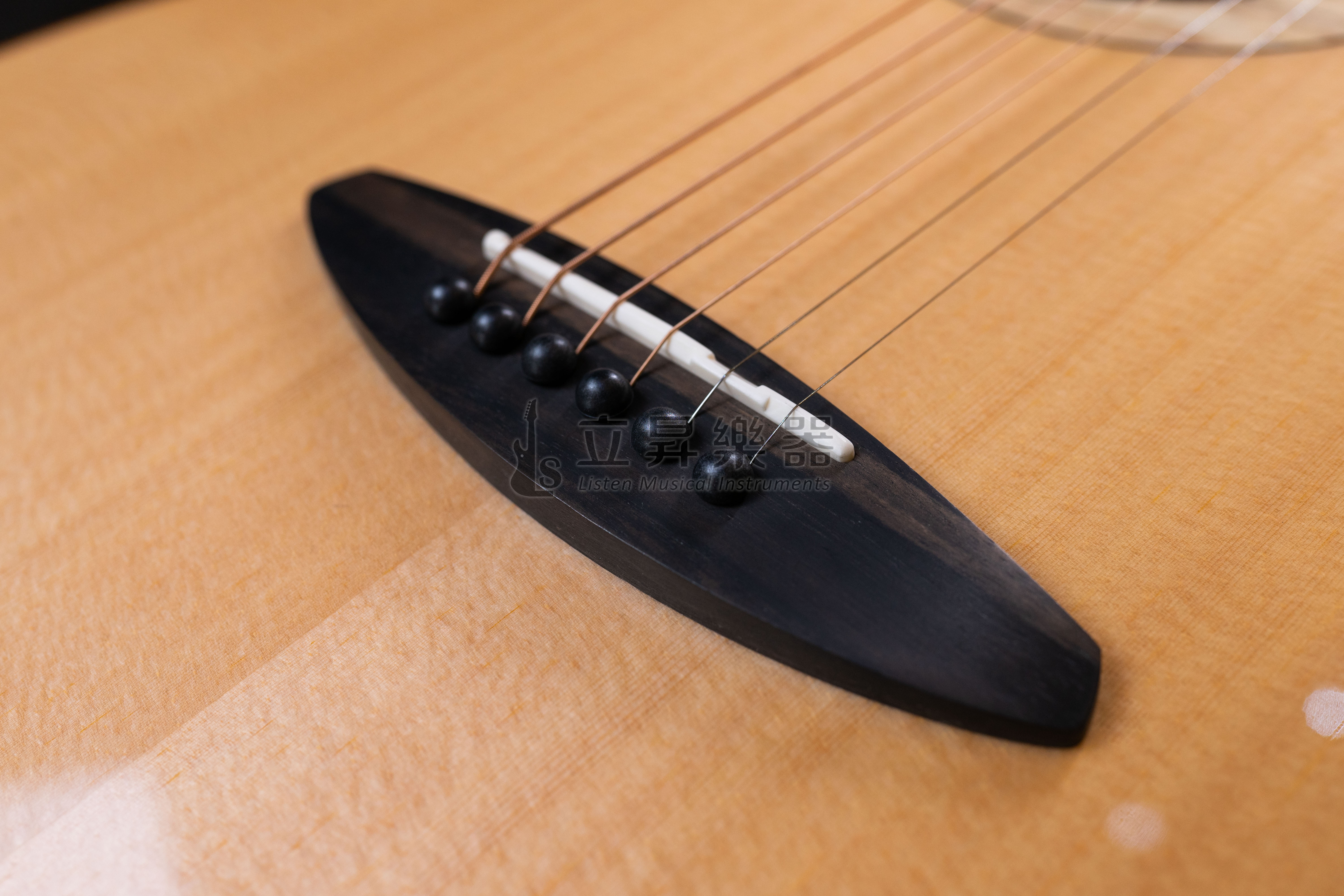 aNueNue aNueNue L100 41吋 西加雲杉木 全單木吉他 附豪華加厚琴袋 第 4 張圖片｜三峽吉他 / Bass