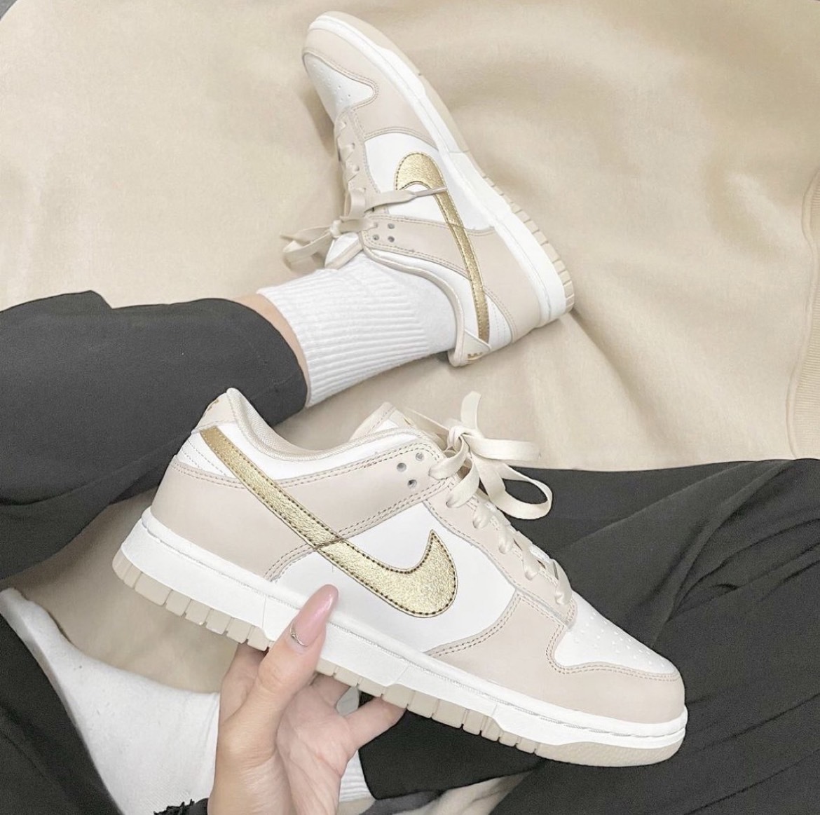 Nike Dunk Low "Gold Swoosh 奶茶金箔 金勾 女款