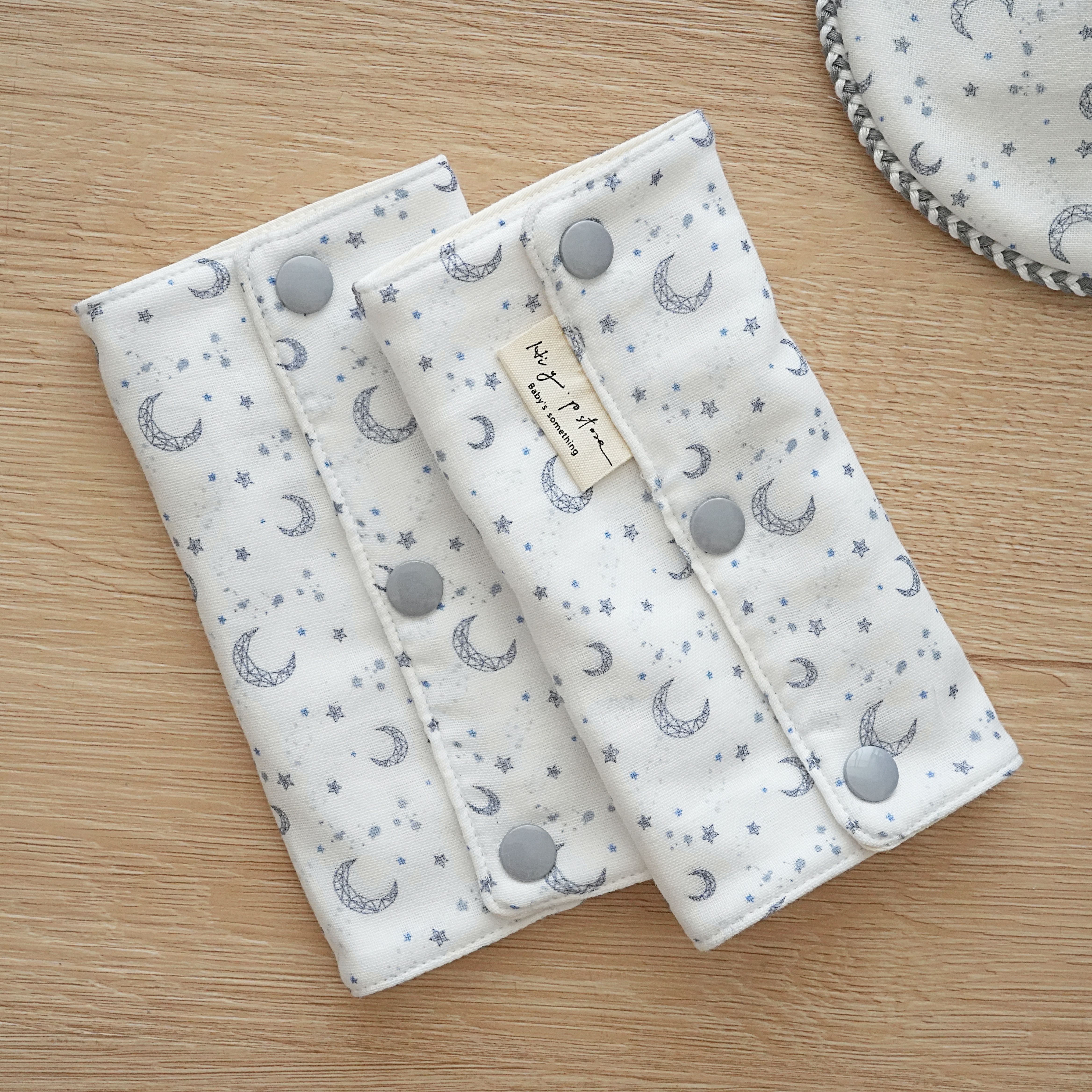 Hi Y.P store-揹巾口水套-幾何月光