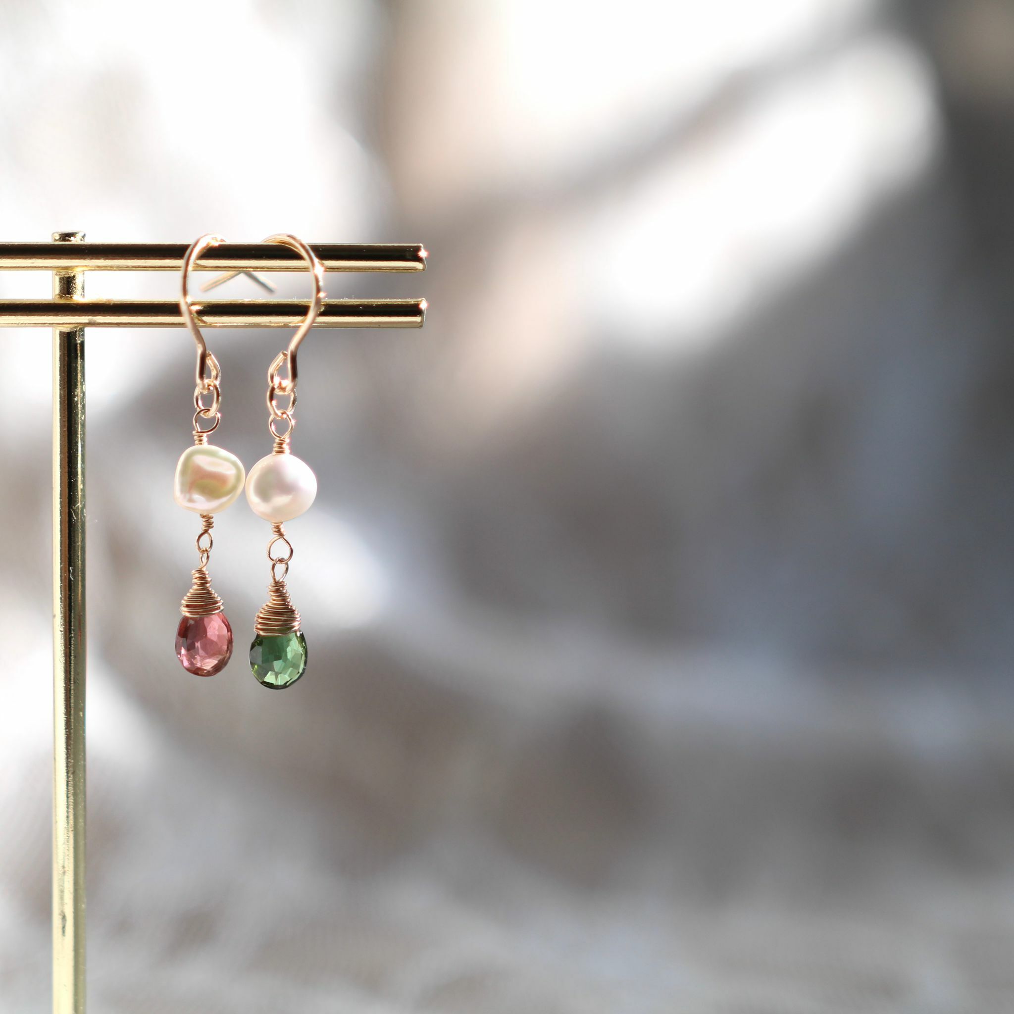 RABBIT BOUQUET天然石手作水晶耳環-Tourmaline +Fresh Water Pearl 碧璽+淡水珍珠(18KGP)