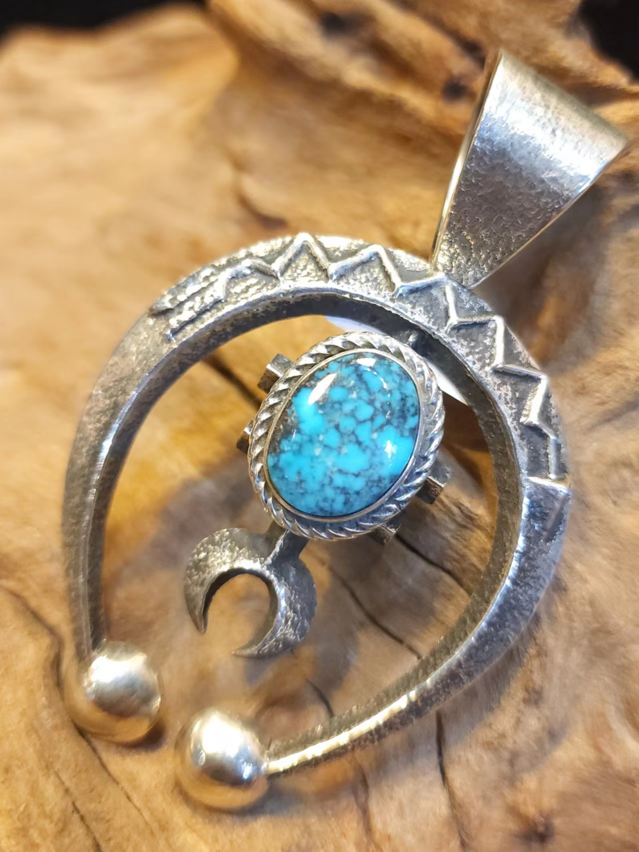 K.Yazzie -純銀月牙( Naja )吊墜鑲 Kingman 松石(L)