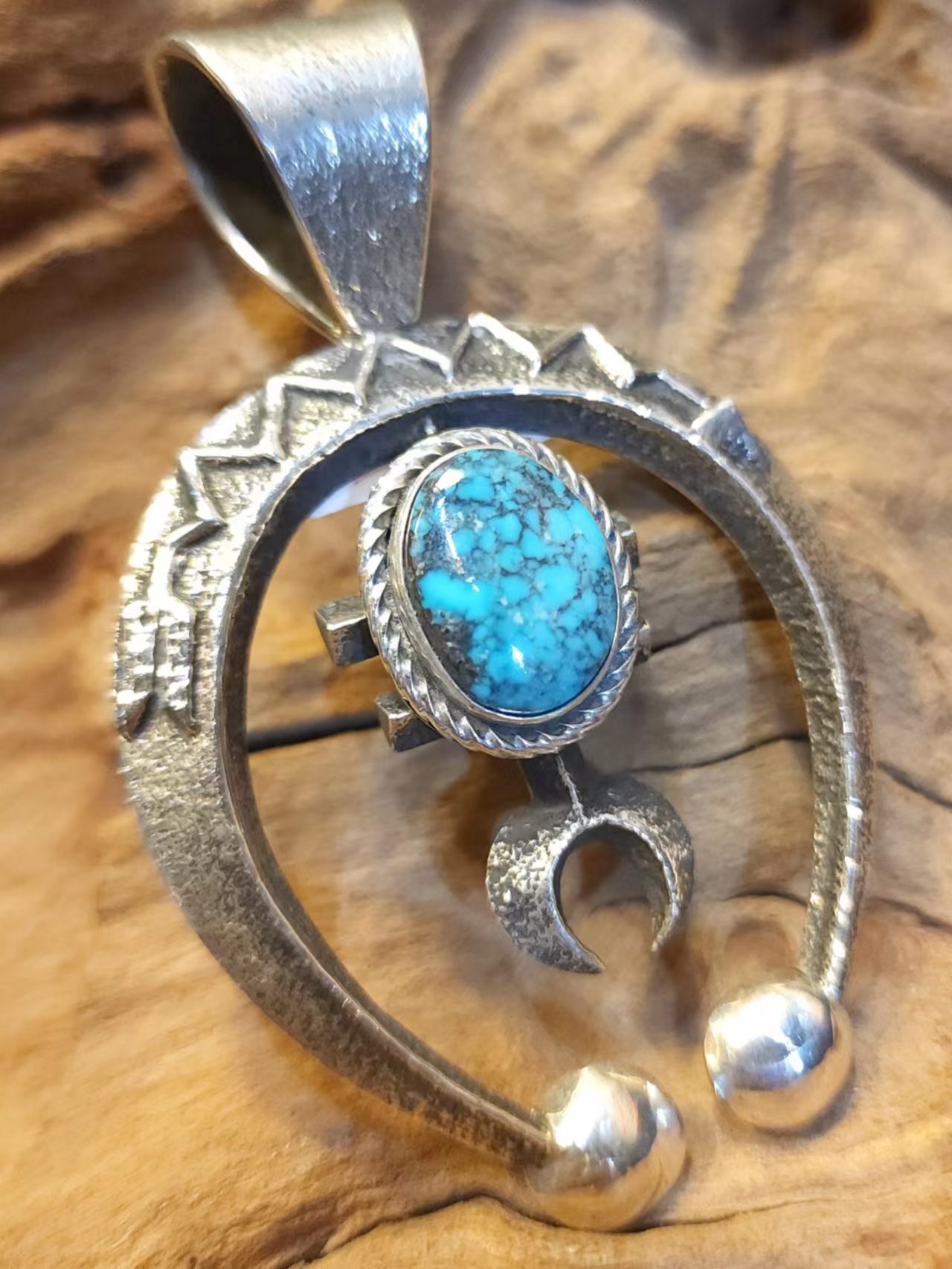 K.Yazzie -純銀月牙( Naja )吊墜鑲 Kingman 松石(L)