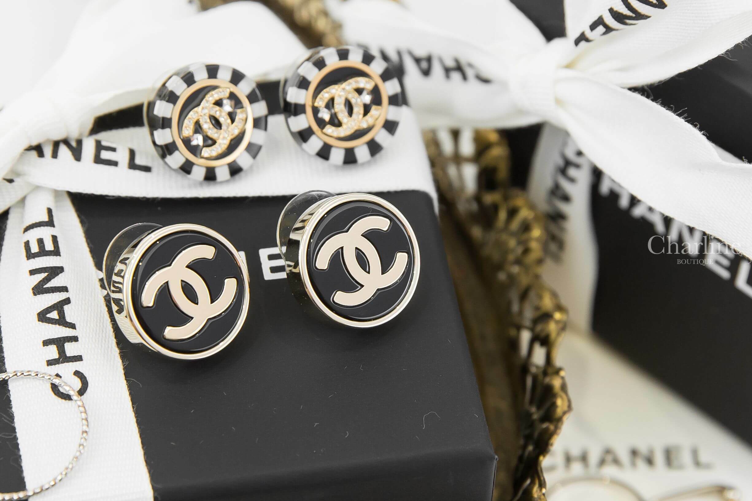 Chanel Earrings 黑底金CC金色邊框圓形耳環-Charline Boutique 精品代購