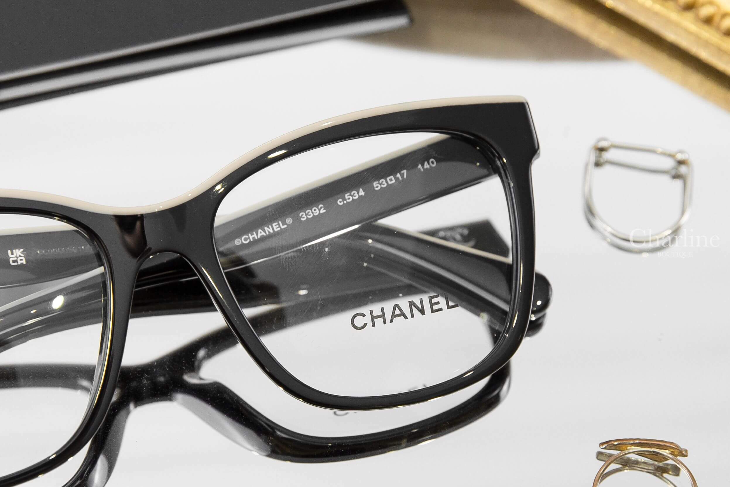 Chanel Eyeglasses 黑色拼裸底邊框側邊銀CC眼鏡-Charline Boutique精品代購