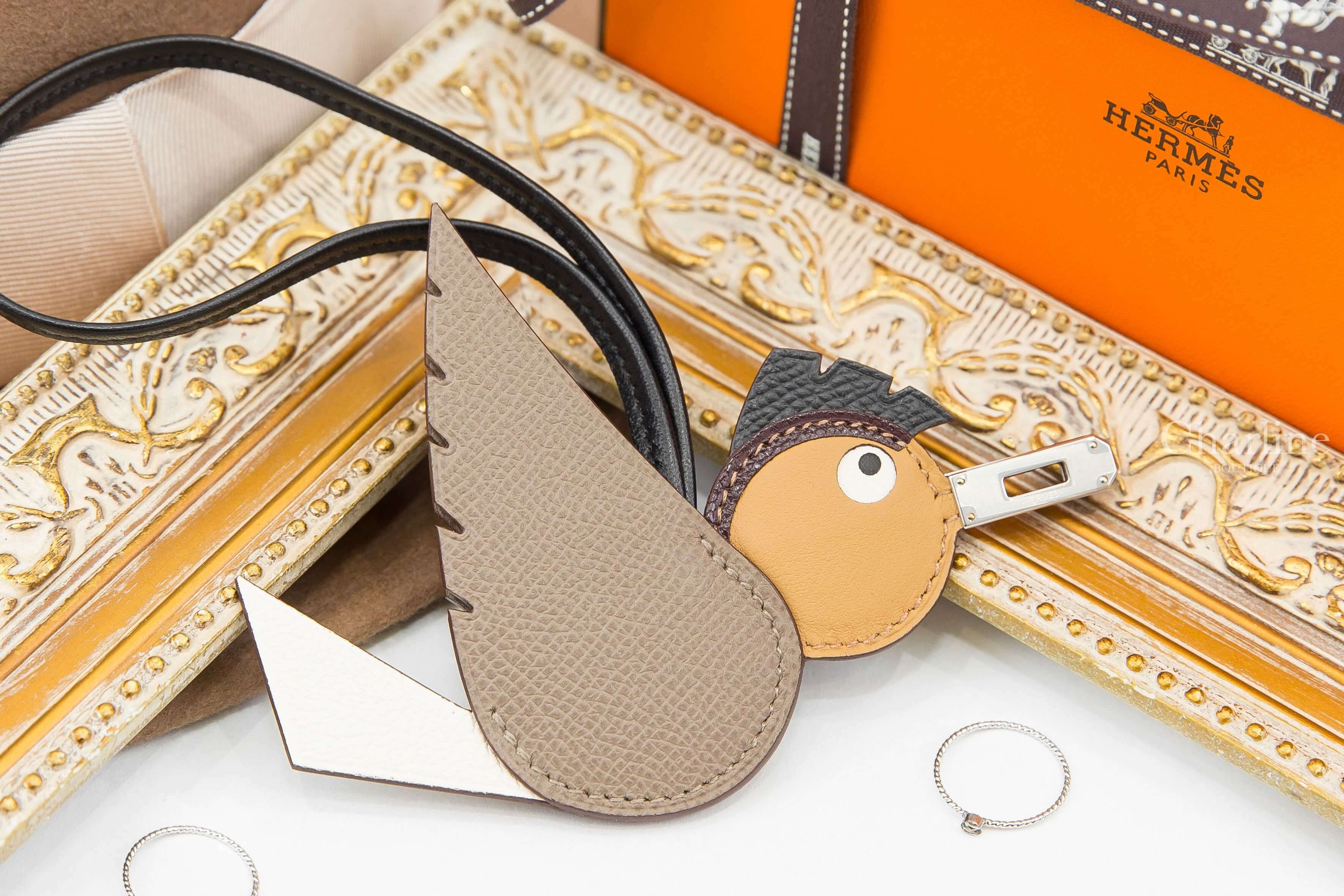 Hermès Birdy Charm 大象灰/奶油白/餅乾色/馬鞍棕紅/黑色銀釦小鳥吊飾-Charline Boutique 精品代購