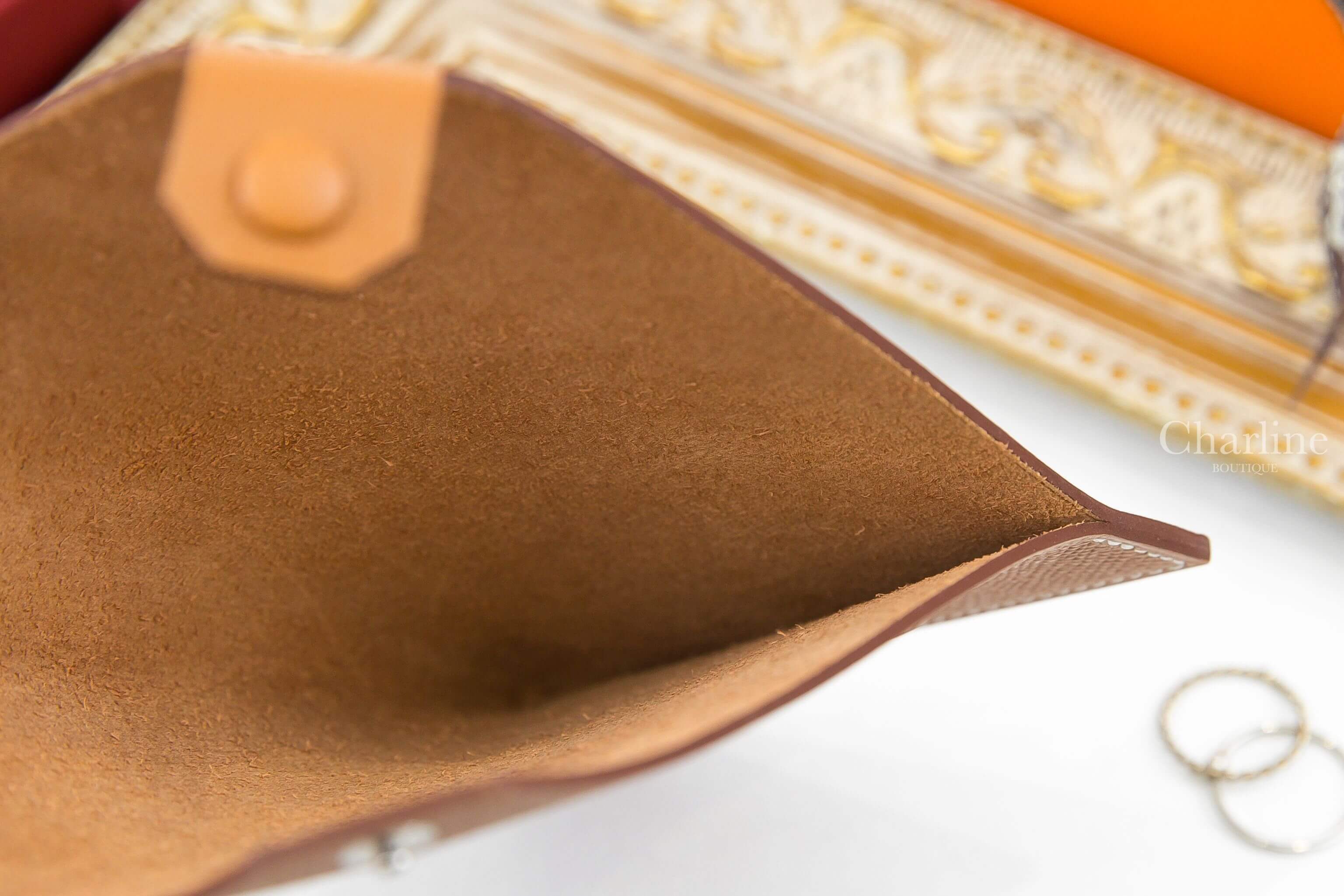 Hermès Tarmac Dot Passport Holder U刻焦糖色焦糖釦護照夾-Charline Boutique 精品代購