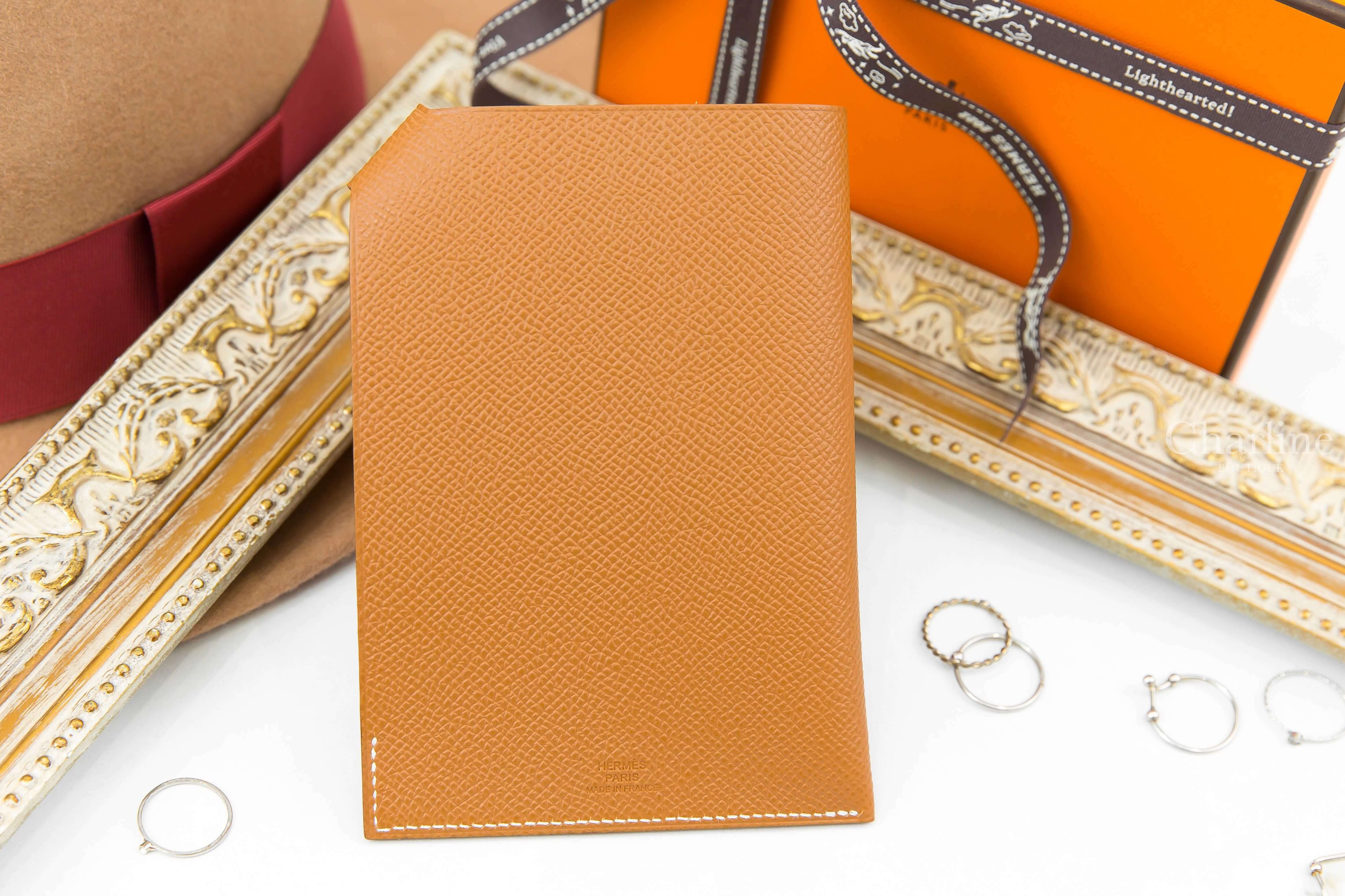 Hermès Tarmac Dot Passport Holder U刻焦糖色焦糖釦護照夾-Charline Boutique 精品代購