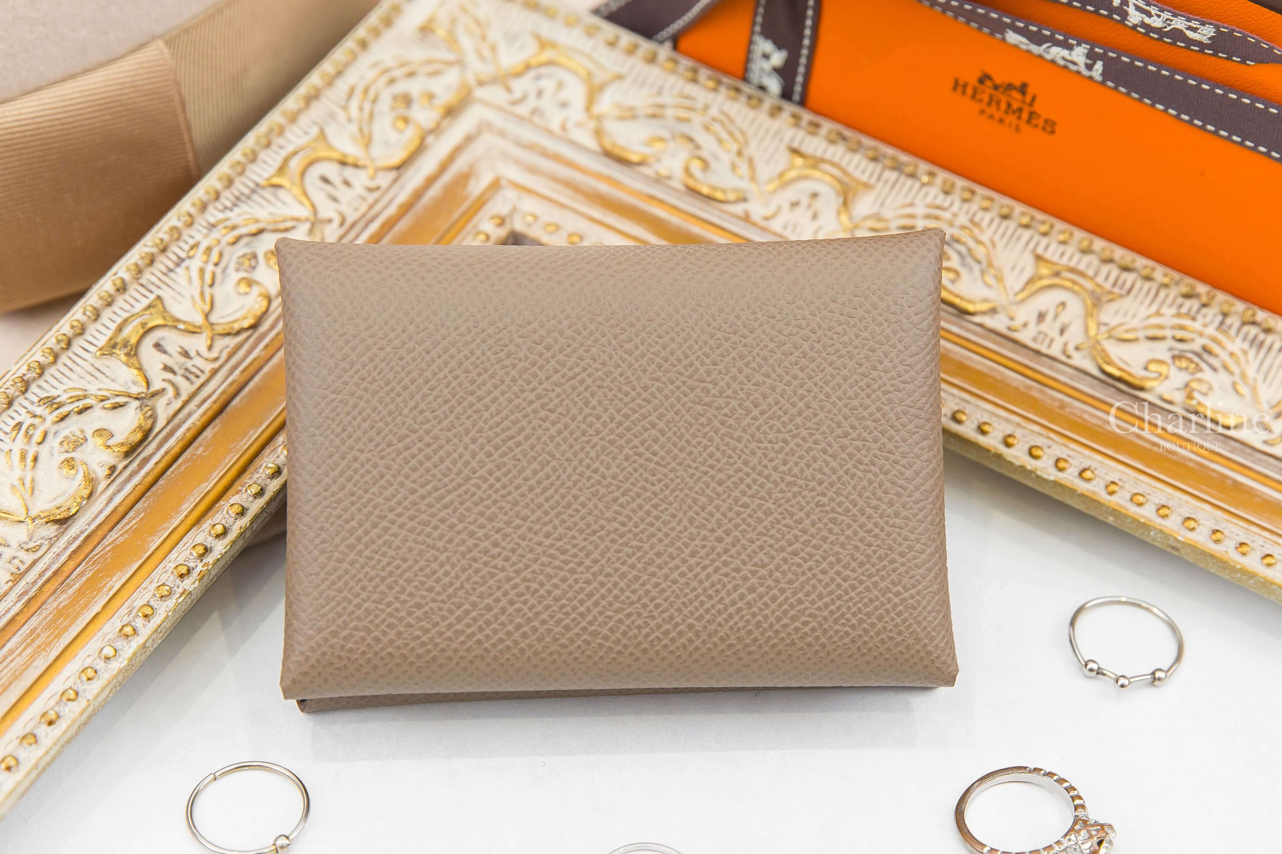 Hermès Calvi Duo Compact Card Holder U刻大象灰信封釦式零錢袋卡片夾-Charline Boutique 精品代購