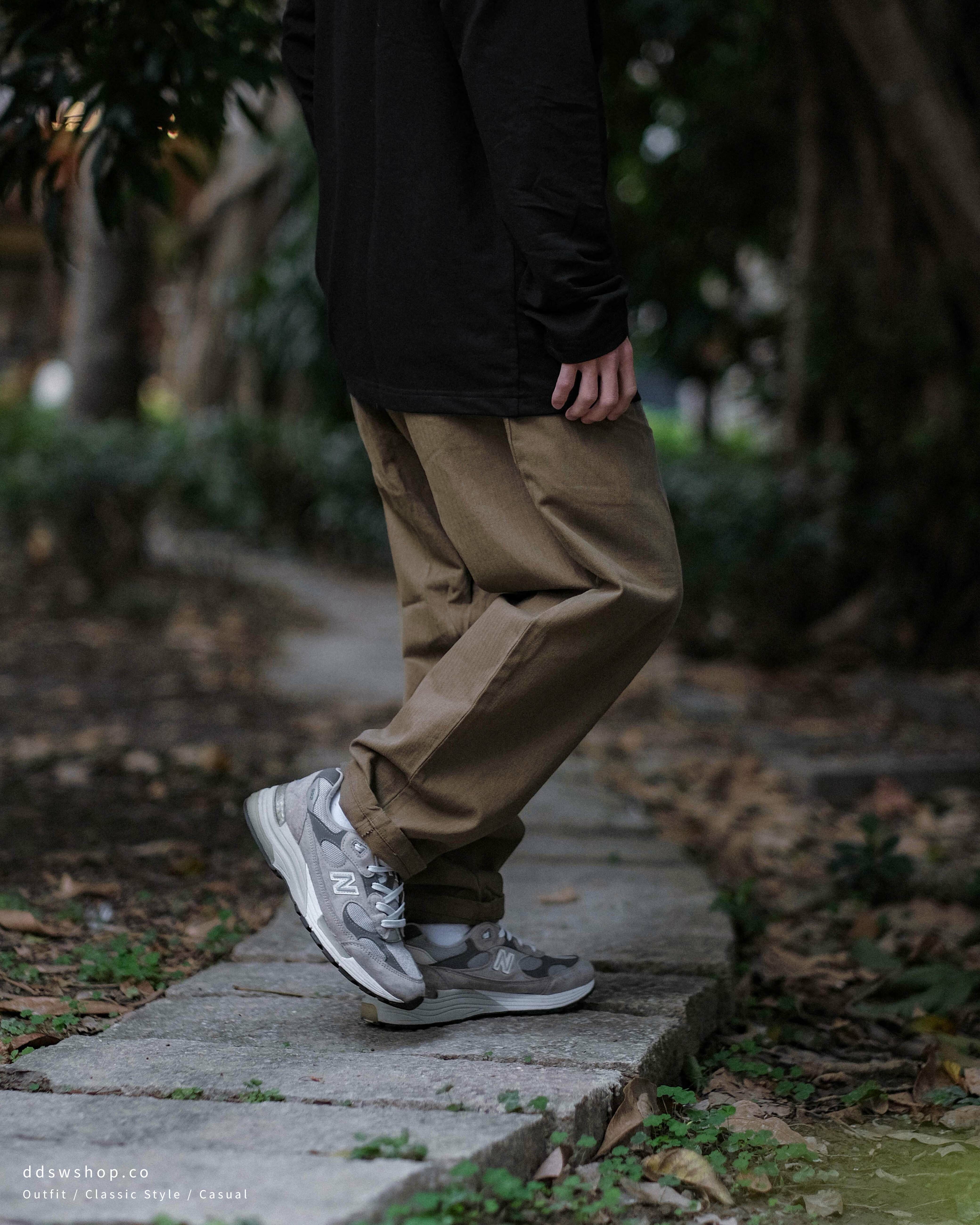 D.CLOSET 長褲 人字紋 錐形褲 鬆緊 黑色 灰色 卡其色 咖啡綠