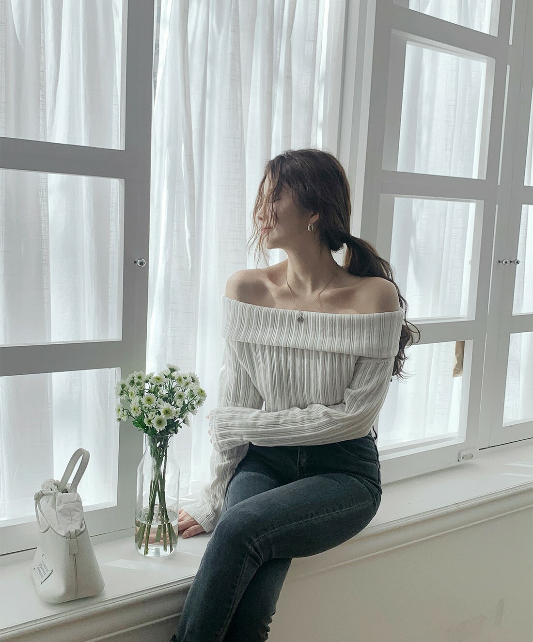 韓國Dejou授權 浪漫豎條壓紋一字領針織上衣