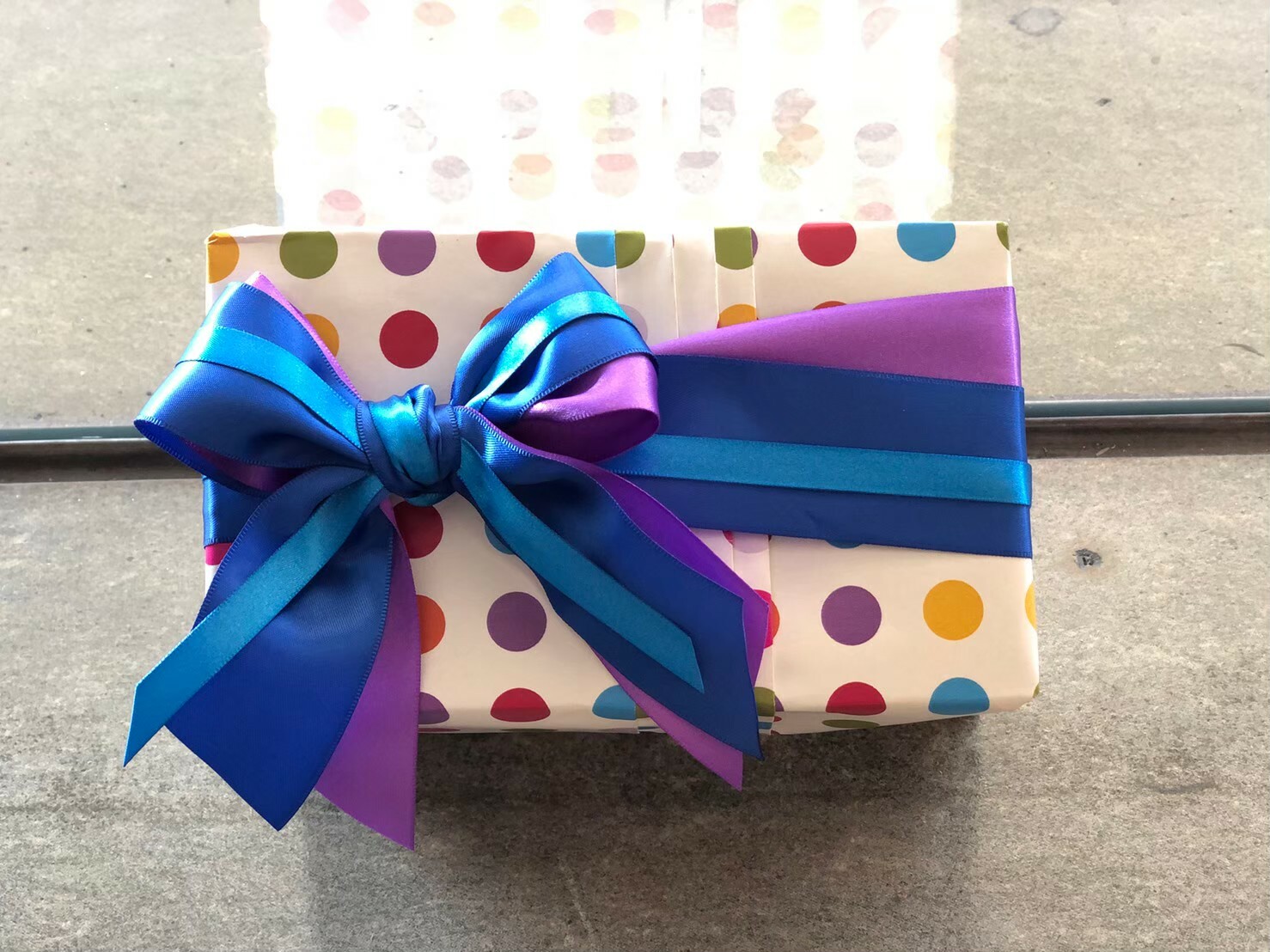 跳躍點點/瑞士Stewo包裝紙