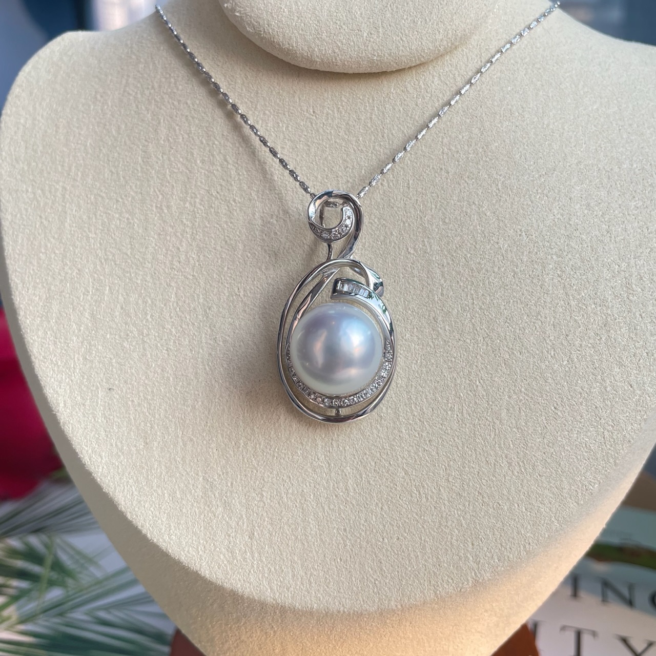 18K金澳白珍珠鑽石吊墜 13mm