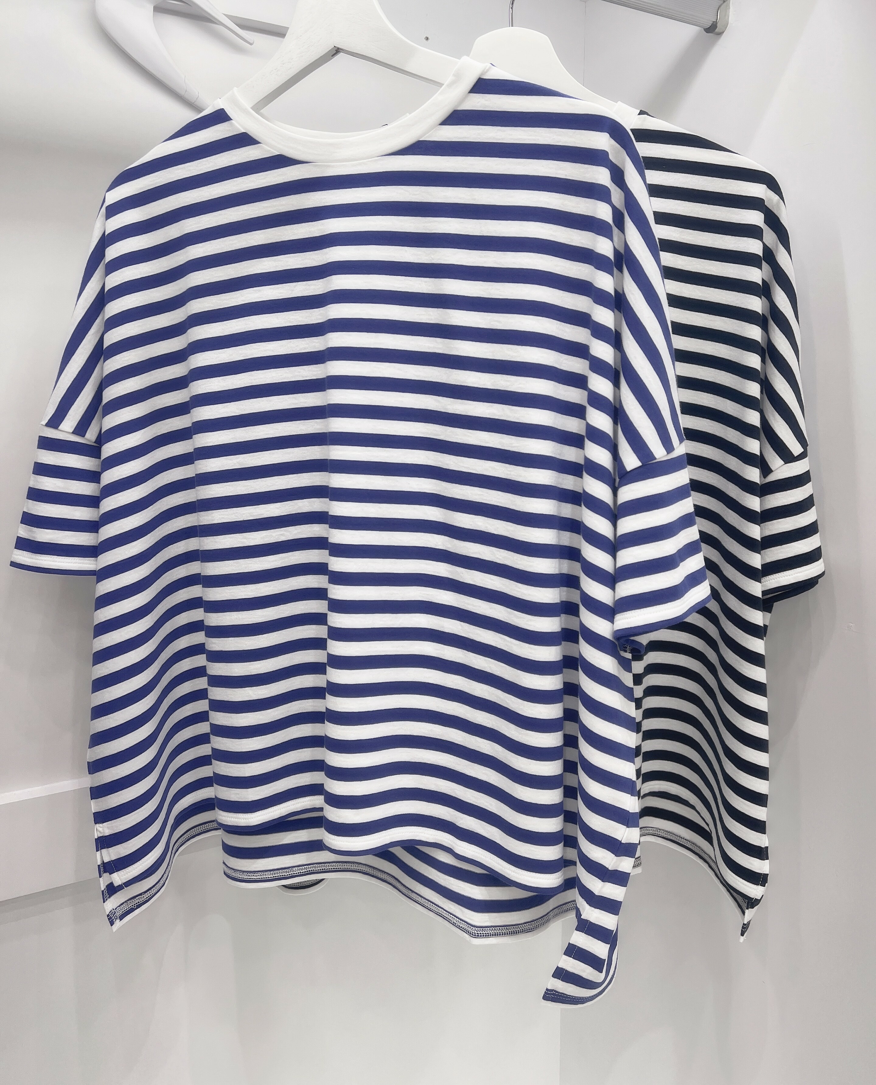 白圓領橫條紋T-shirt