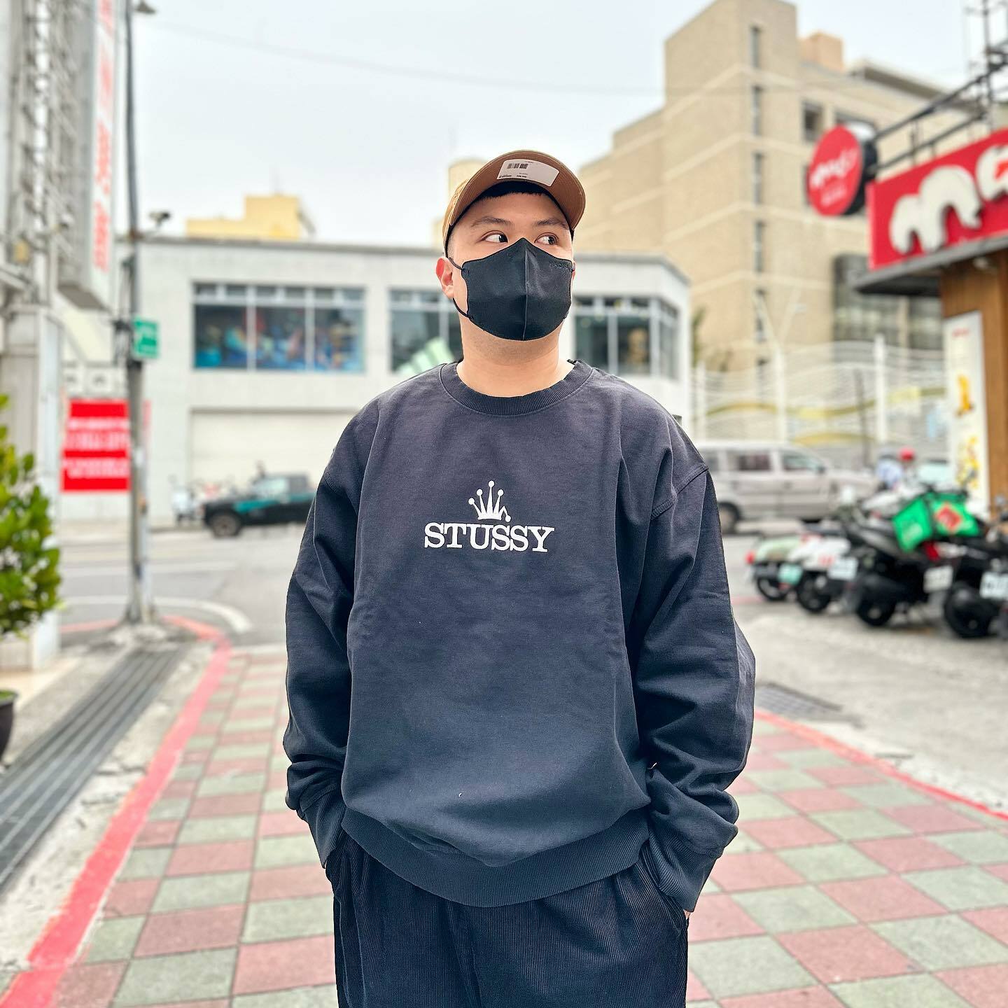 Stussy Glamour Pig . Dyed Crew 胸前皇冠字體大學T (1914889)