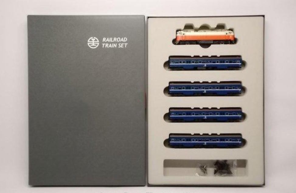 鐵支路 VT1102 N規 E200+四輛通勤車輛組(32850型)