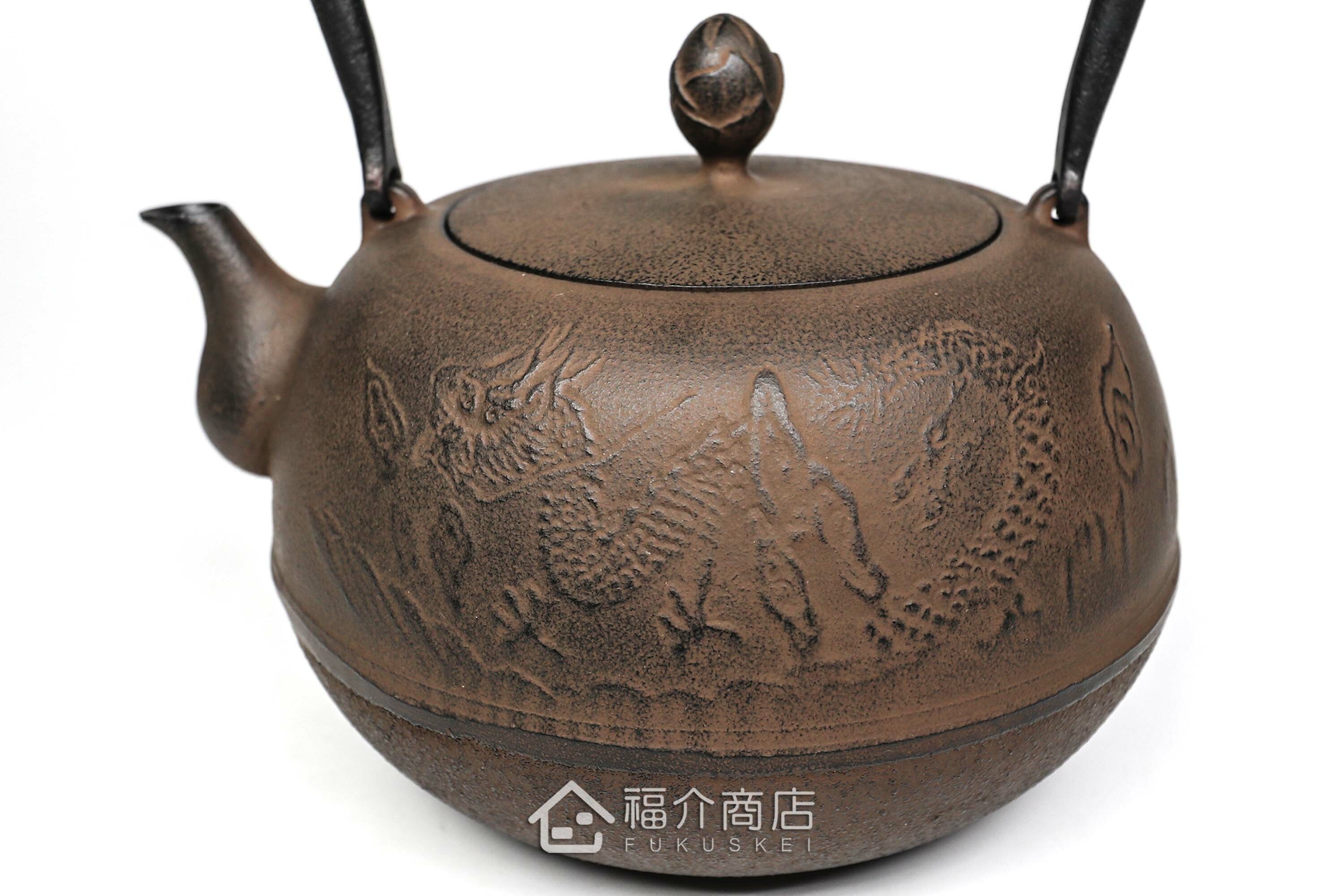 鳳文堂所製作的日本鐵壺,壺身設計龍的圖紋